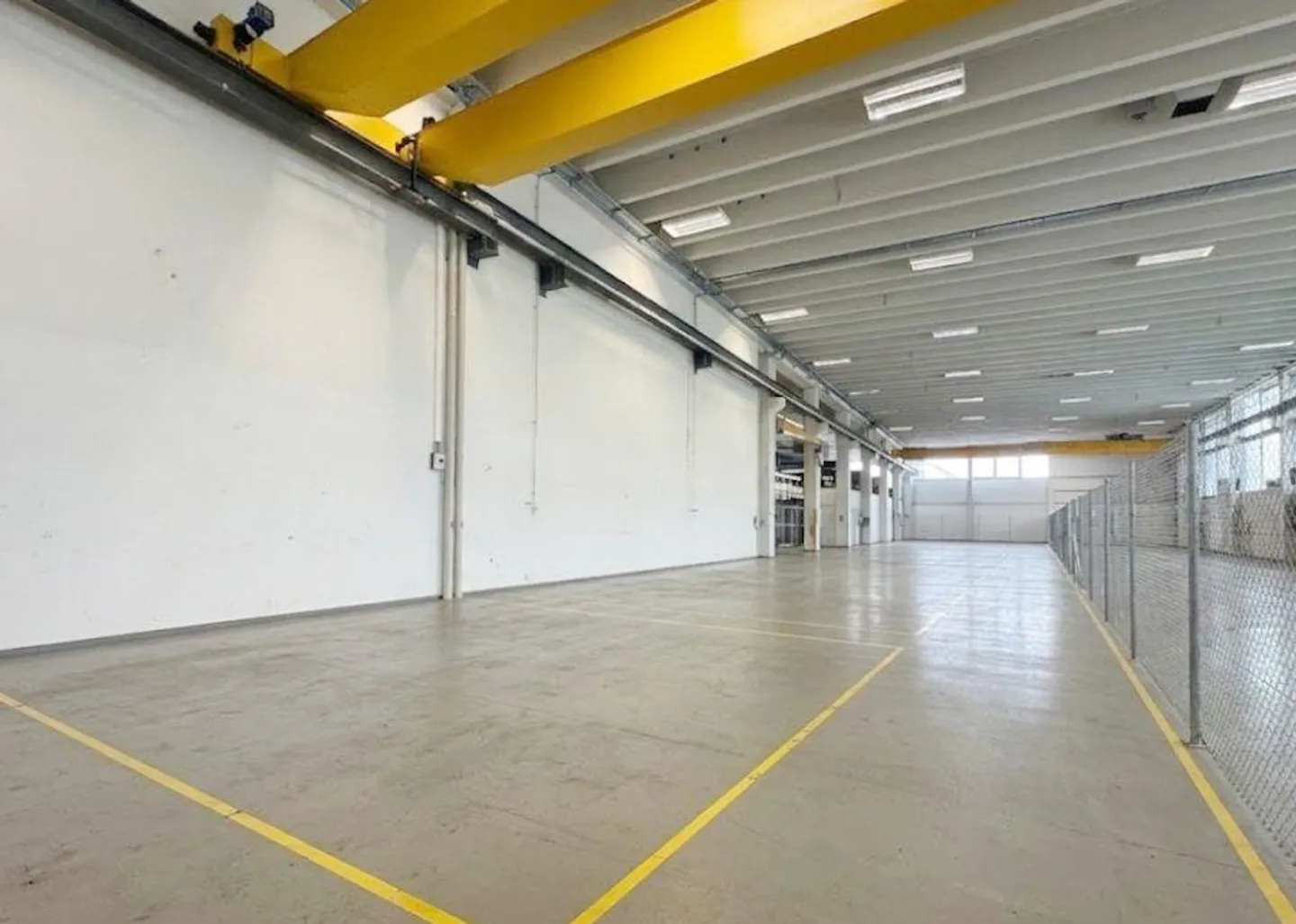 137m² - Espace de Production et Commercial au Rez-de-Chaussée - Photo 1 sur 7