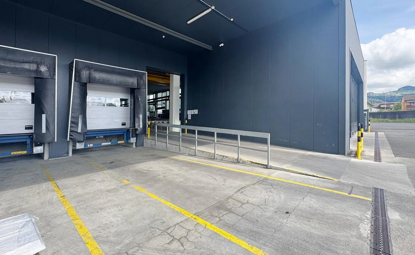 137m² - Espace de Production et Commercial au Rez-de-Chaussée - Photo 4 sur 7