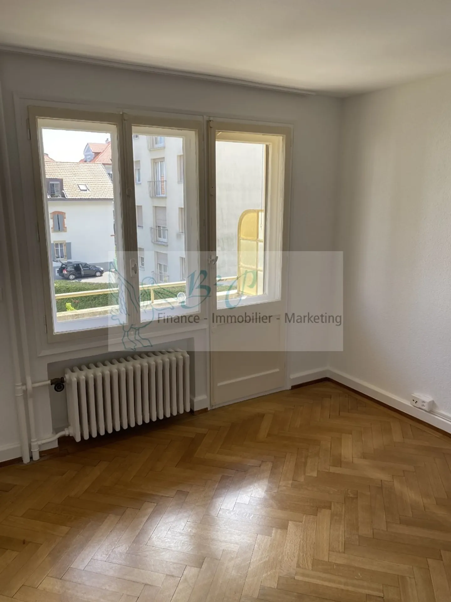 A beautiful 2.5-room apartment with balcony is for rent in Peseux! - Photo 3 of 6
