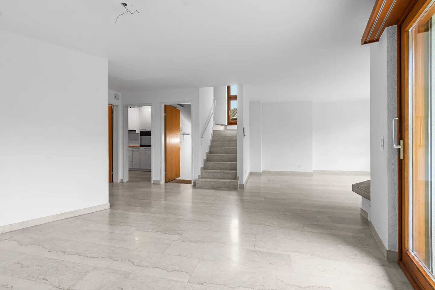 Maison semi-détachée de 6,5 pièces dans un emplacement privilégié à Zwingen ! - Photo 7 sur 17