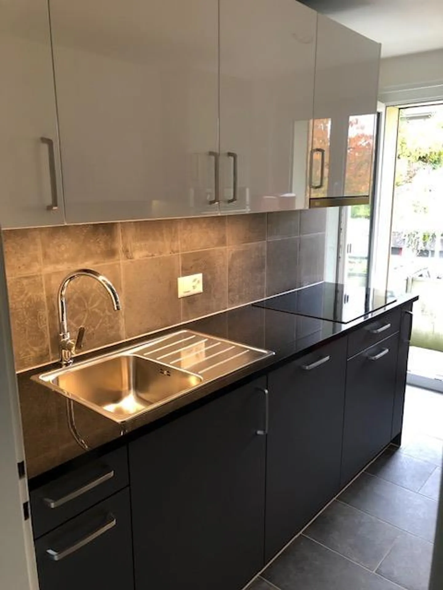 Multi-family houses with great potential - Photo 3 of 8