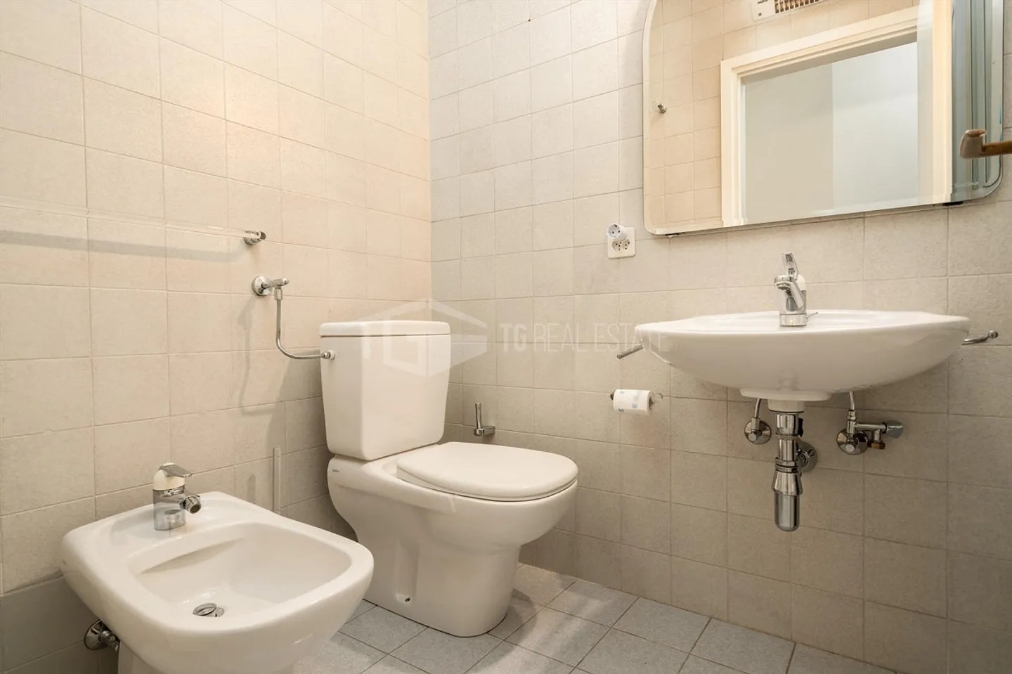 Bright one-room apartment with 25 m2 and lake view - Photo 5 of 8