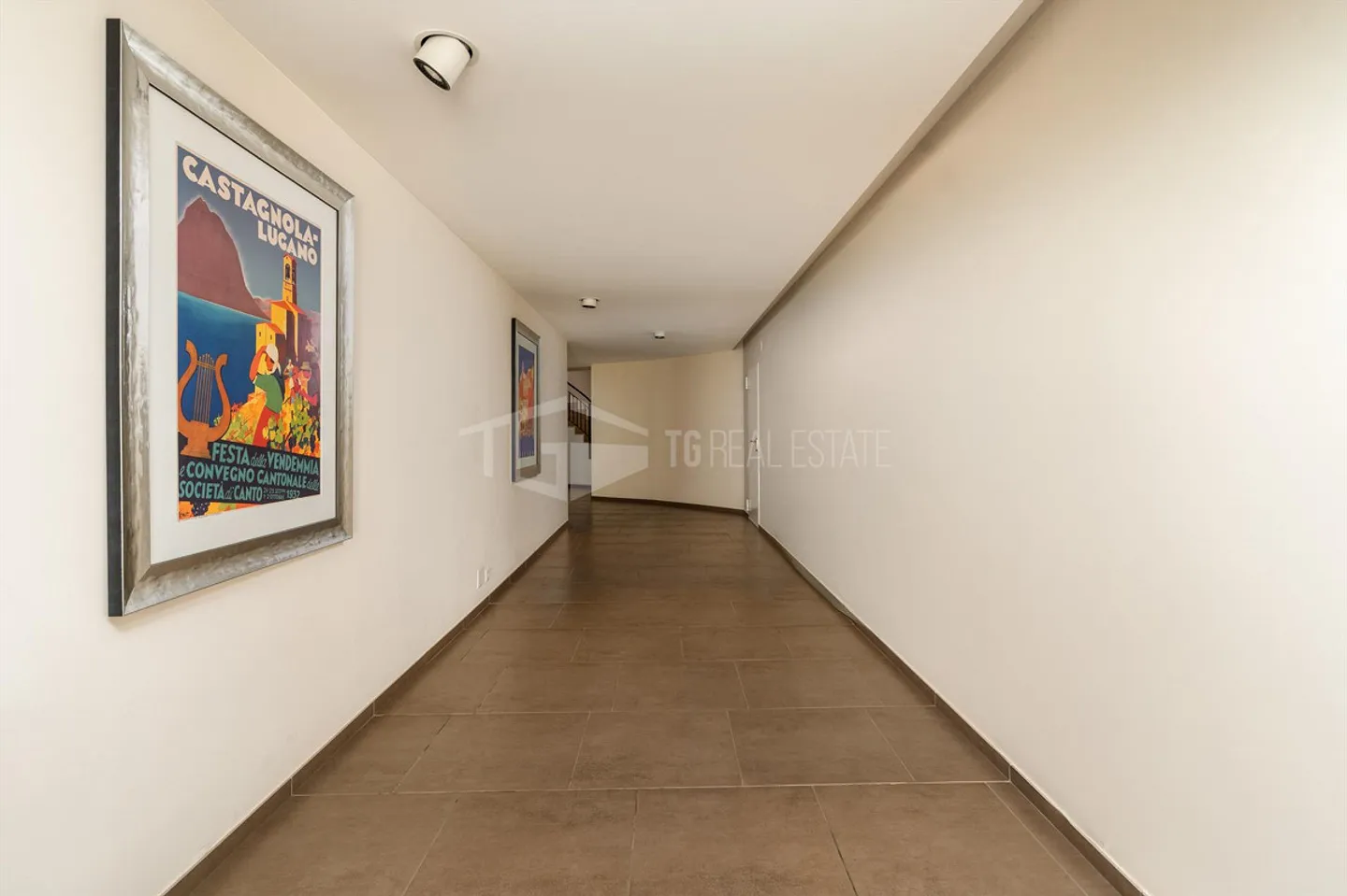 Bright one-room apartment with 25 m2 and lake view - Photo 6 of 8