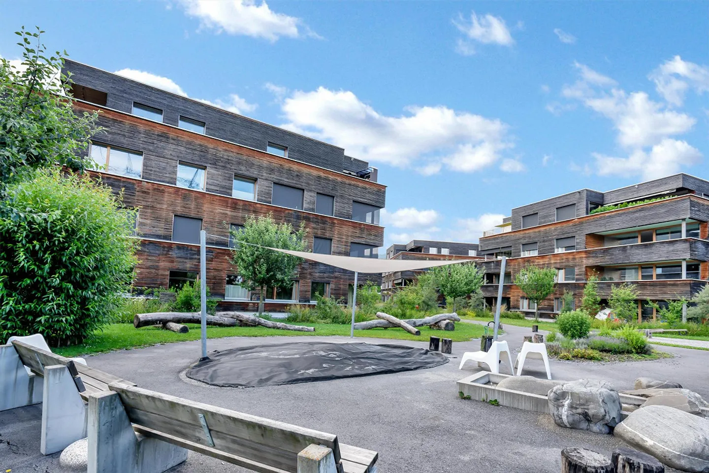 Modern 3.5-room apartment with a panoramic view in the Bommert development - Photo 2 of 9