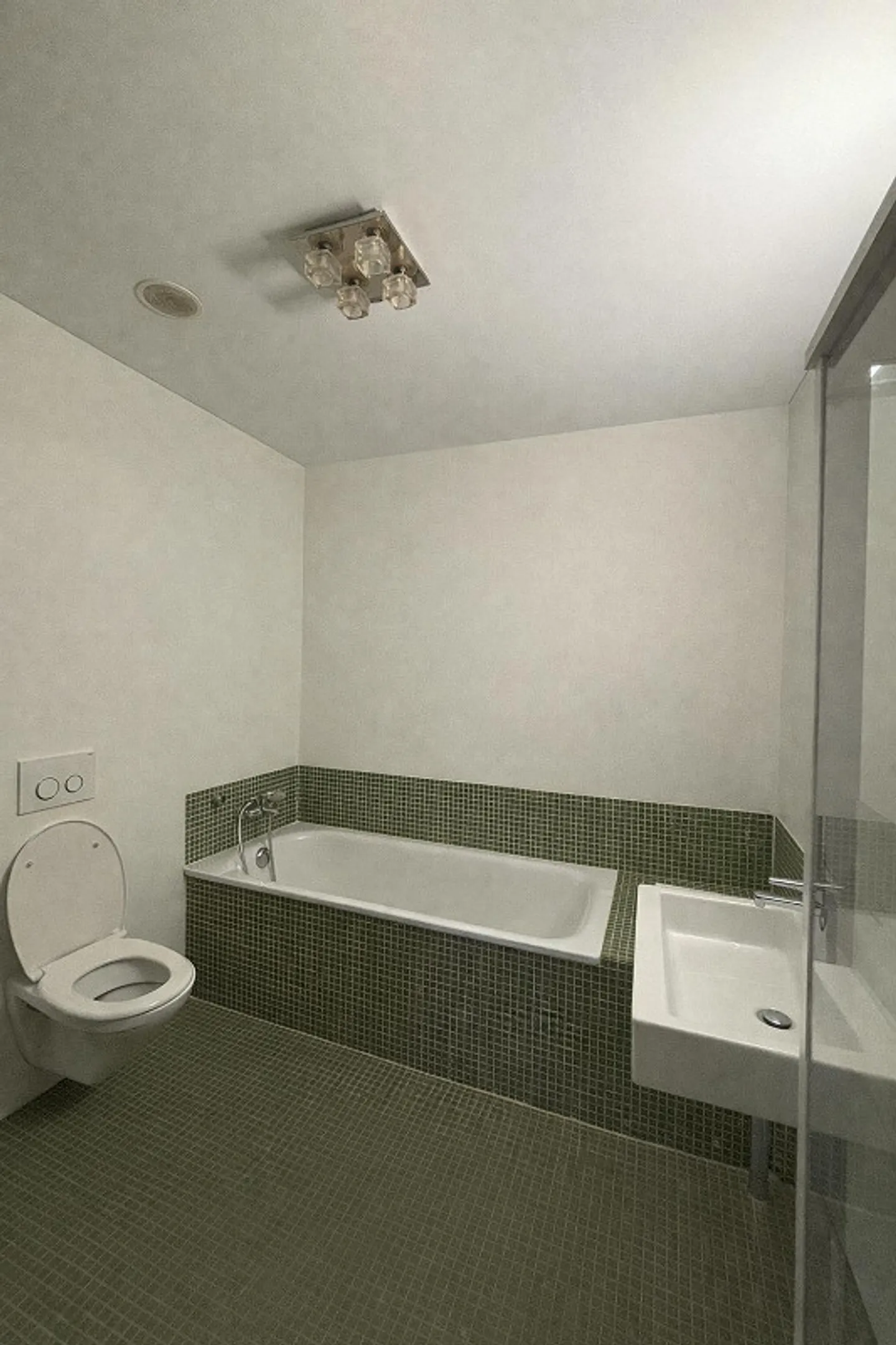 Modern 3.5-room apartment with a panoramic view in the Bommert development - Photo 5 of 9