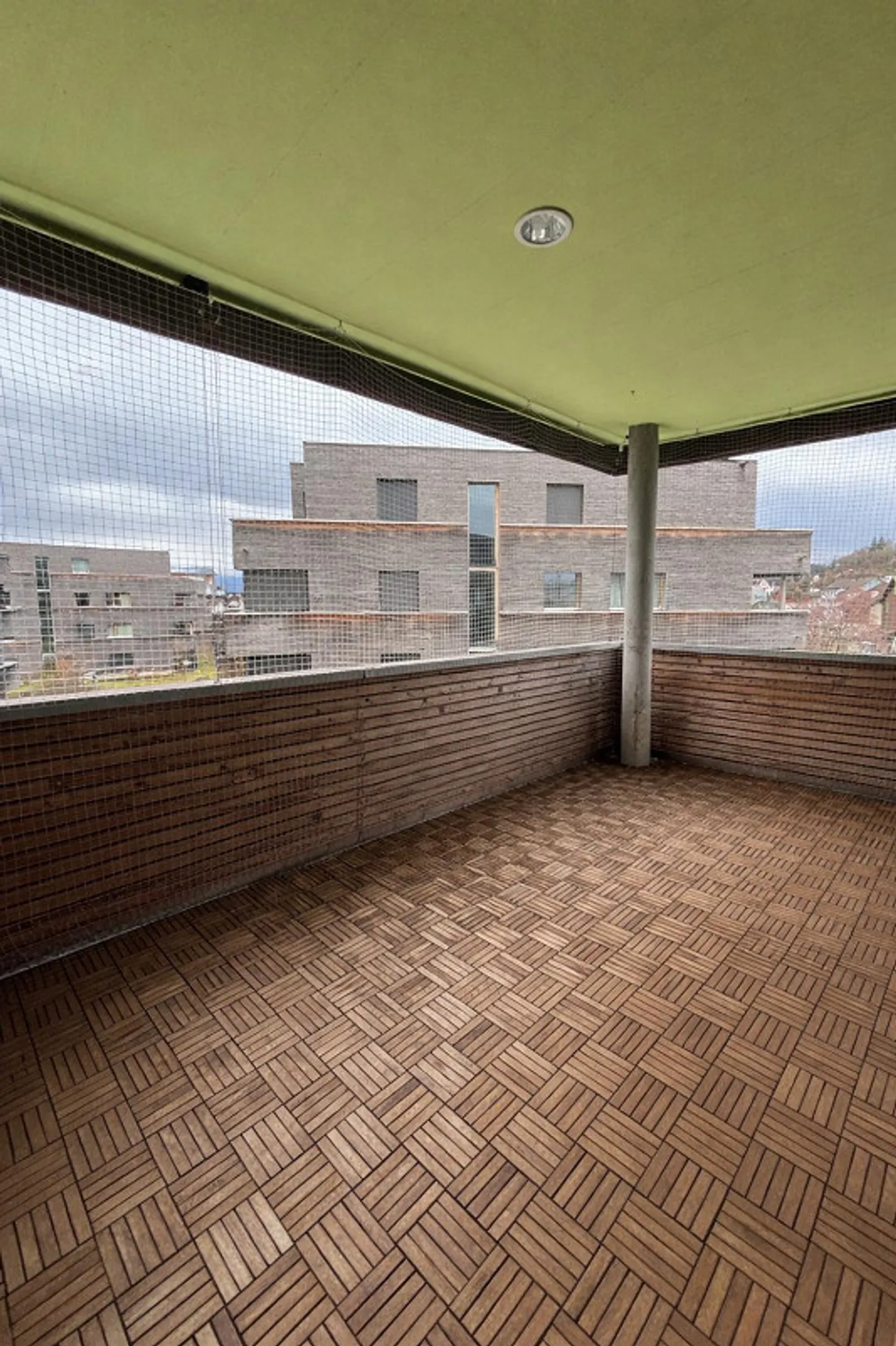 Modern 3.5-room apartment with a panoramic view in the Bommert development - Photo 9 of 9