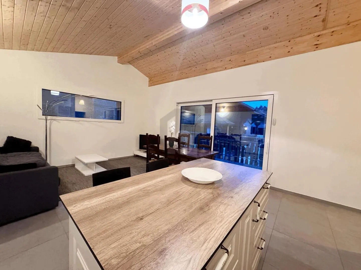 Modernes Apartment mit Balkon - Foto 3 von 6