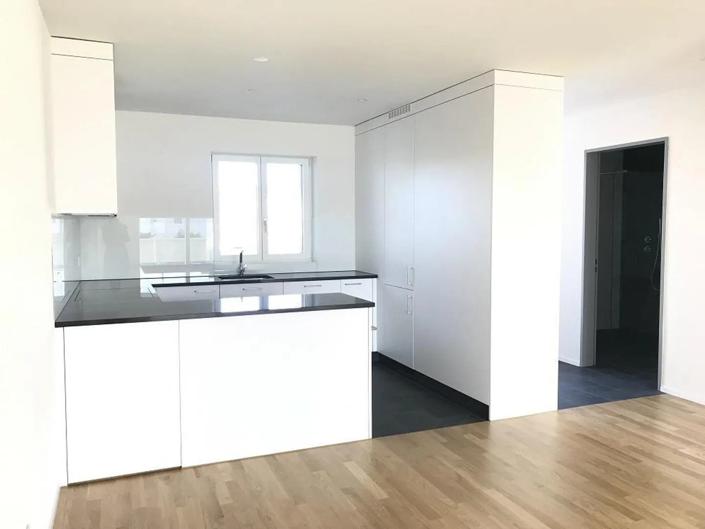 2 1/2-Zimmer-Wohnung mit schönem Sitzplatz - Foto 2 von 6