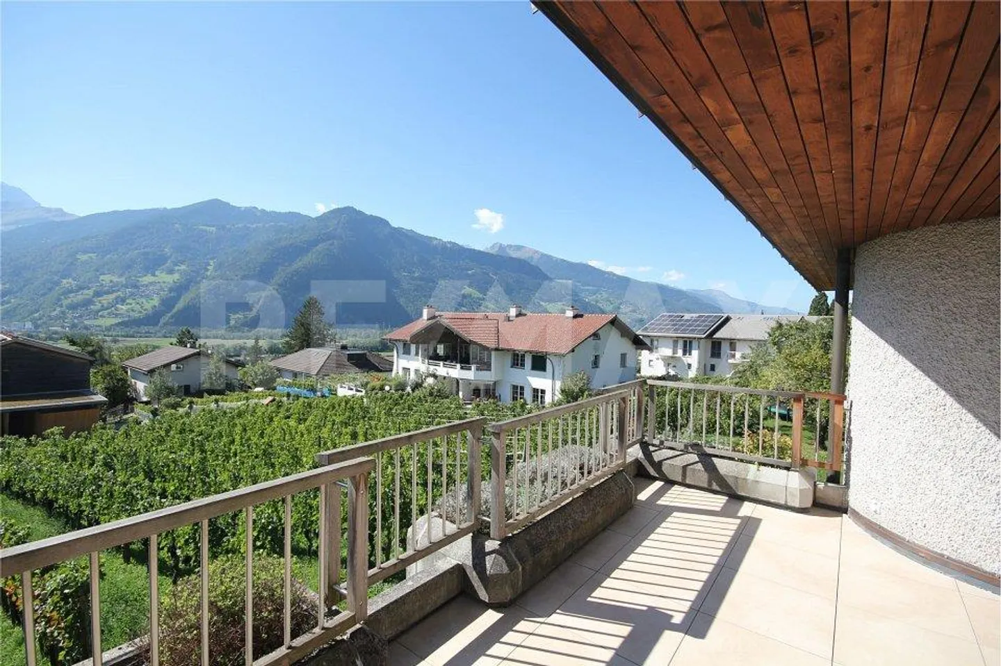 Living in the vineyards of Malans - Majestic single-family home - Photo 9 of 12