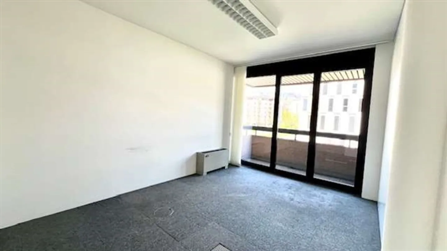 «Bürogebäude in einem zentralen Bereich in der Nähe der Universität» - Foto 3 von 20