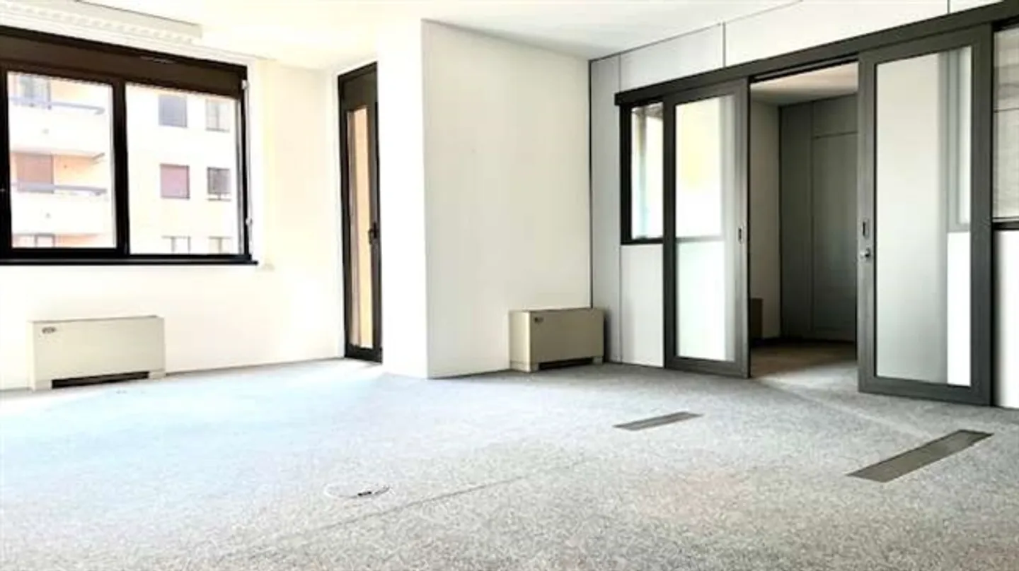 «Bürogebäude in einem zentralen Bereich in der Nähe der Universität» - Foto 13 von 20