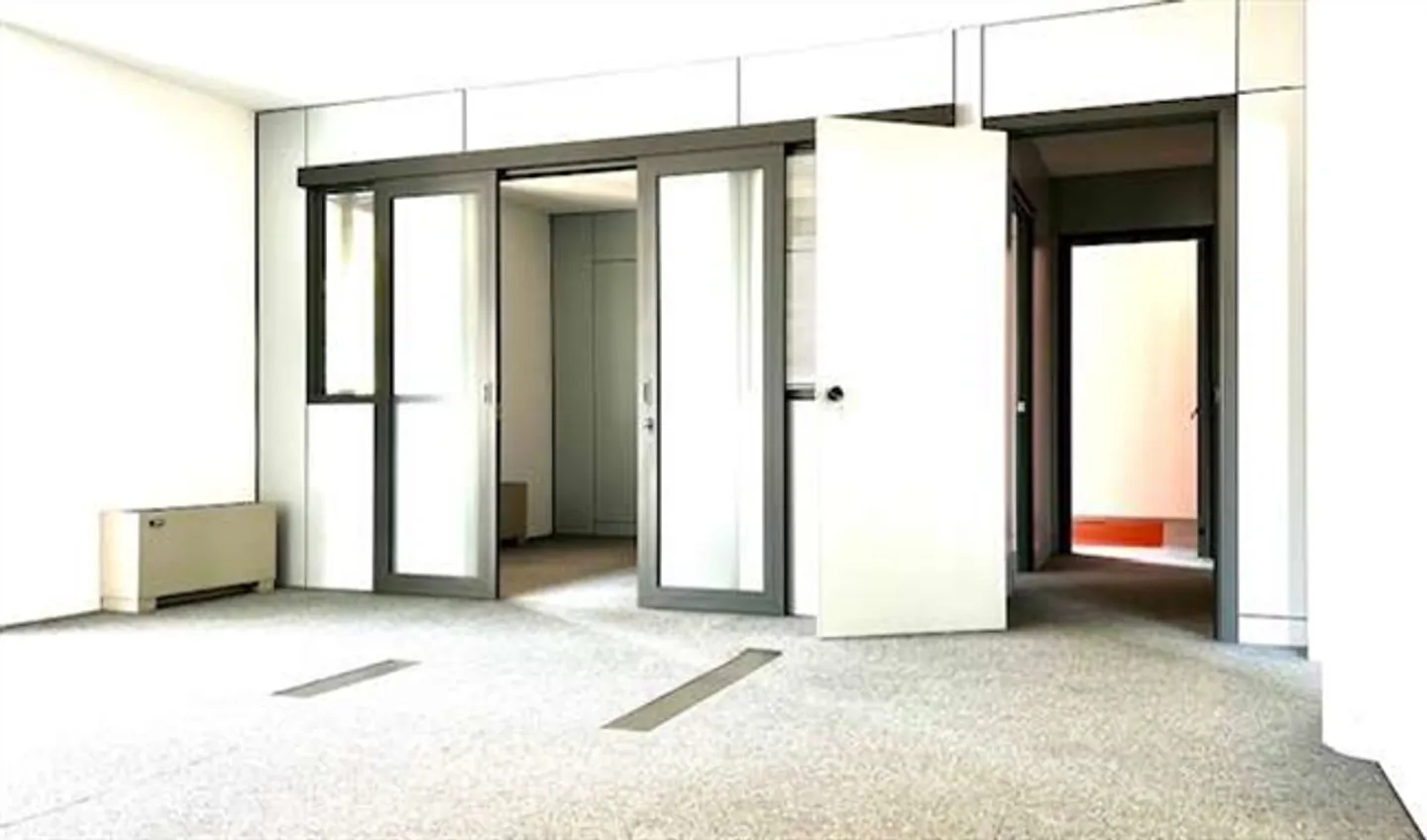 «Bürogebäude in einem zentralen Bereich in der Nähe der Universität» - Foto 14 von 20