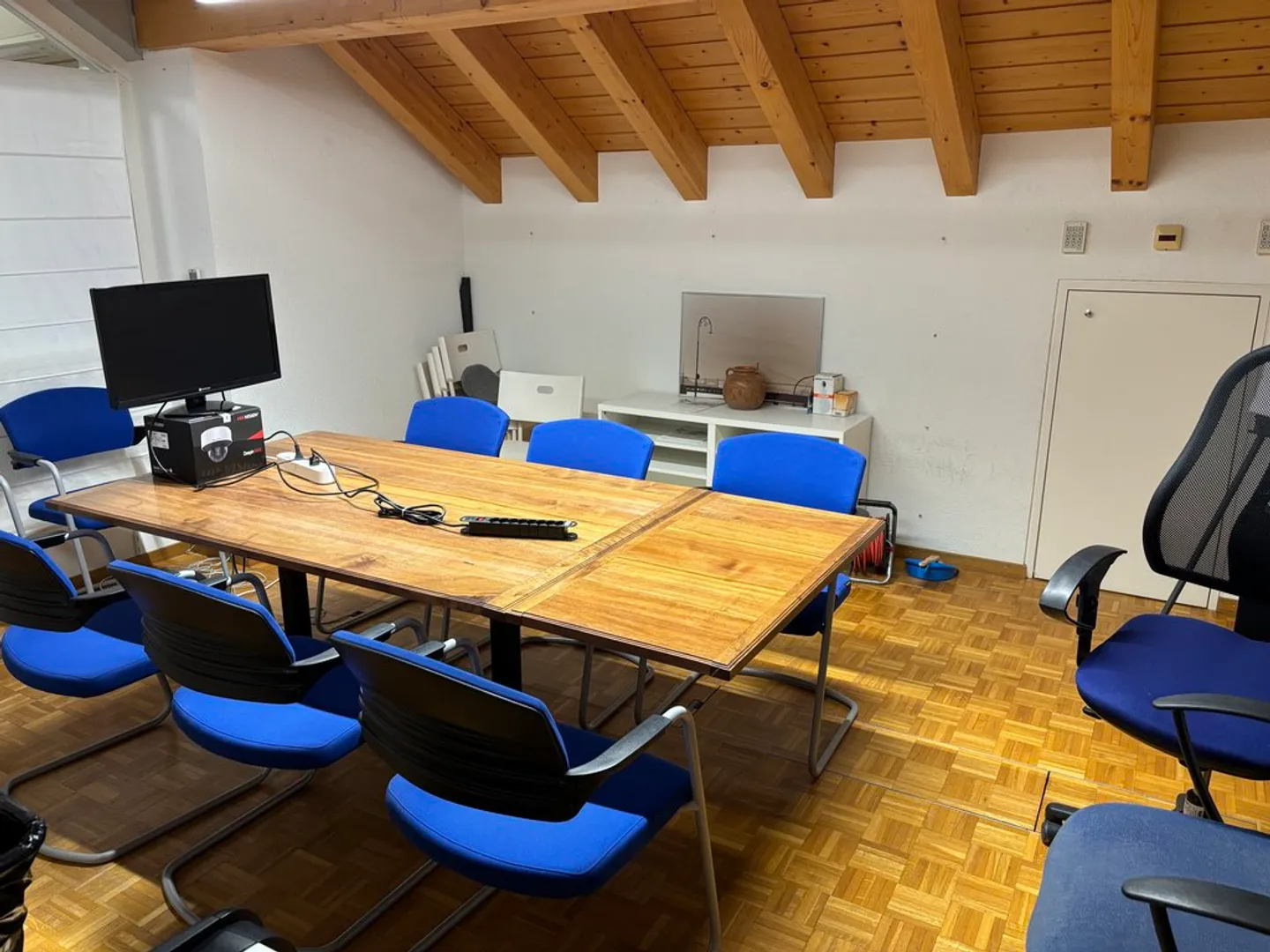 Office space for rent - Photo 3 of 3