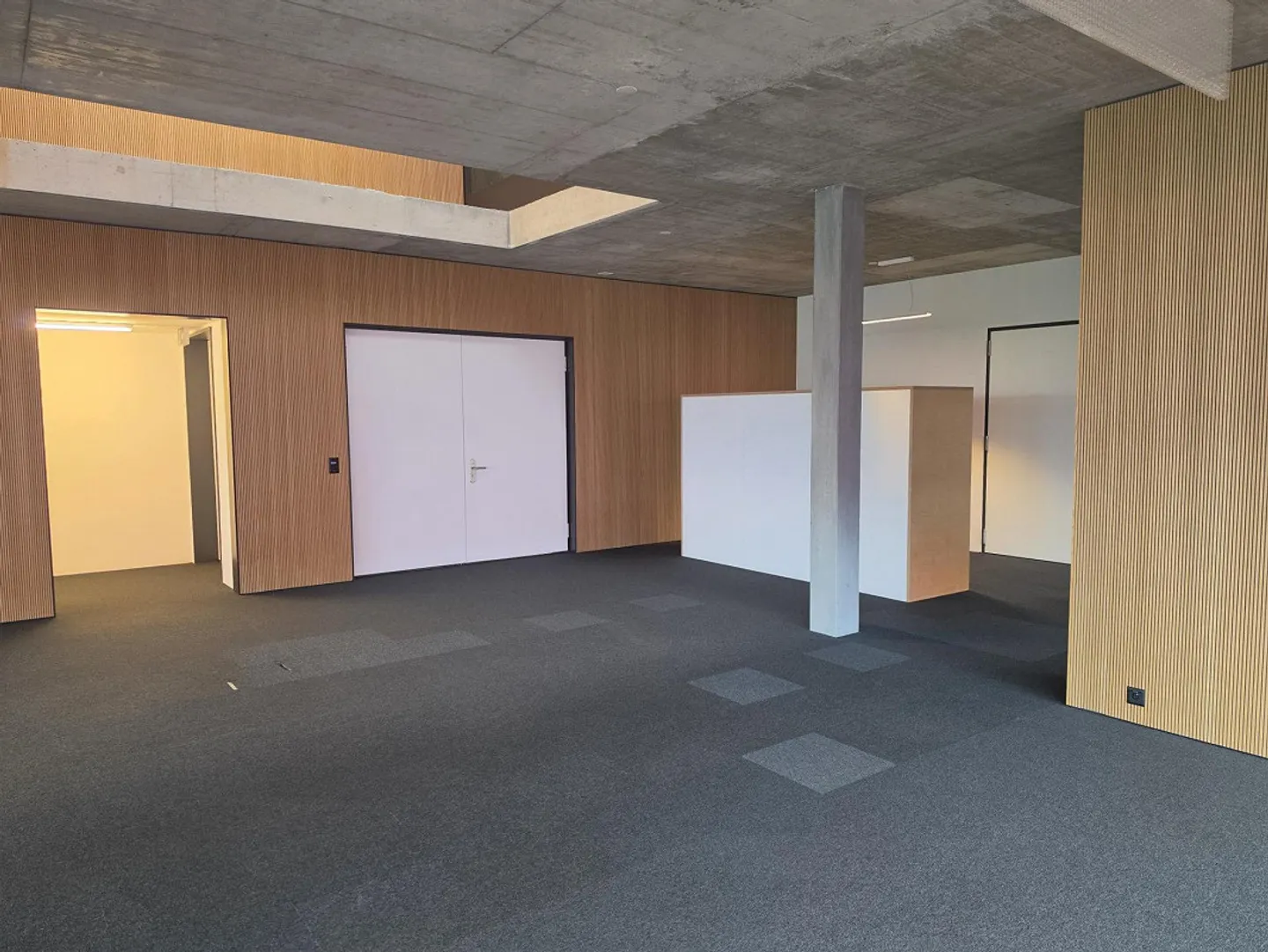 Espace de bureau et de services avec vue - Photo 3 sur 13