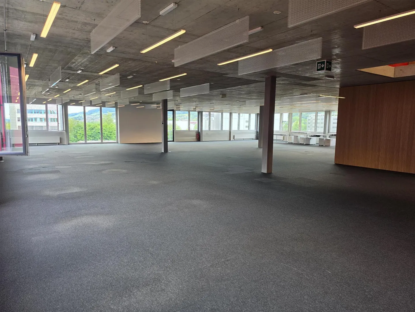 Espace de bureau et de services avec vue - Photo 4 sur 13