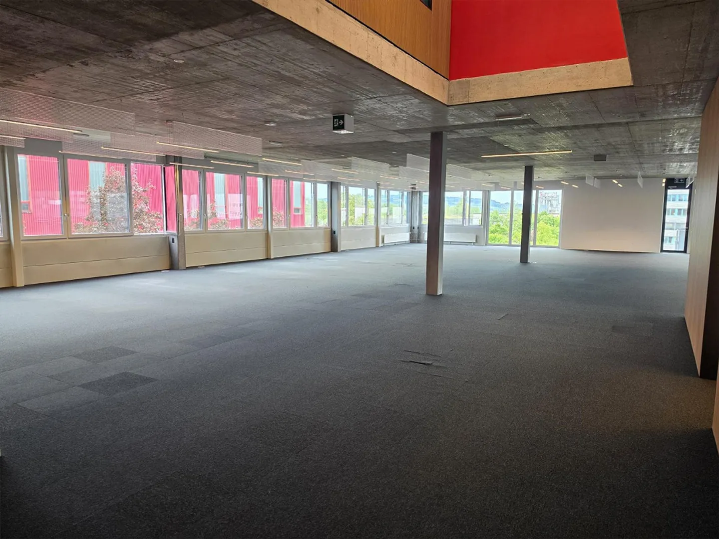 Espace de bureau et de services avec vue - Photo 5 sur 13