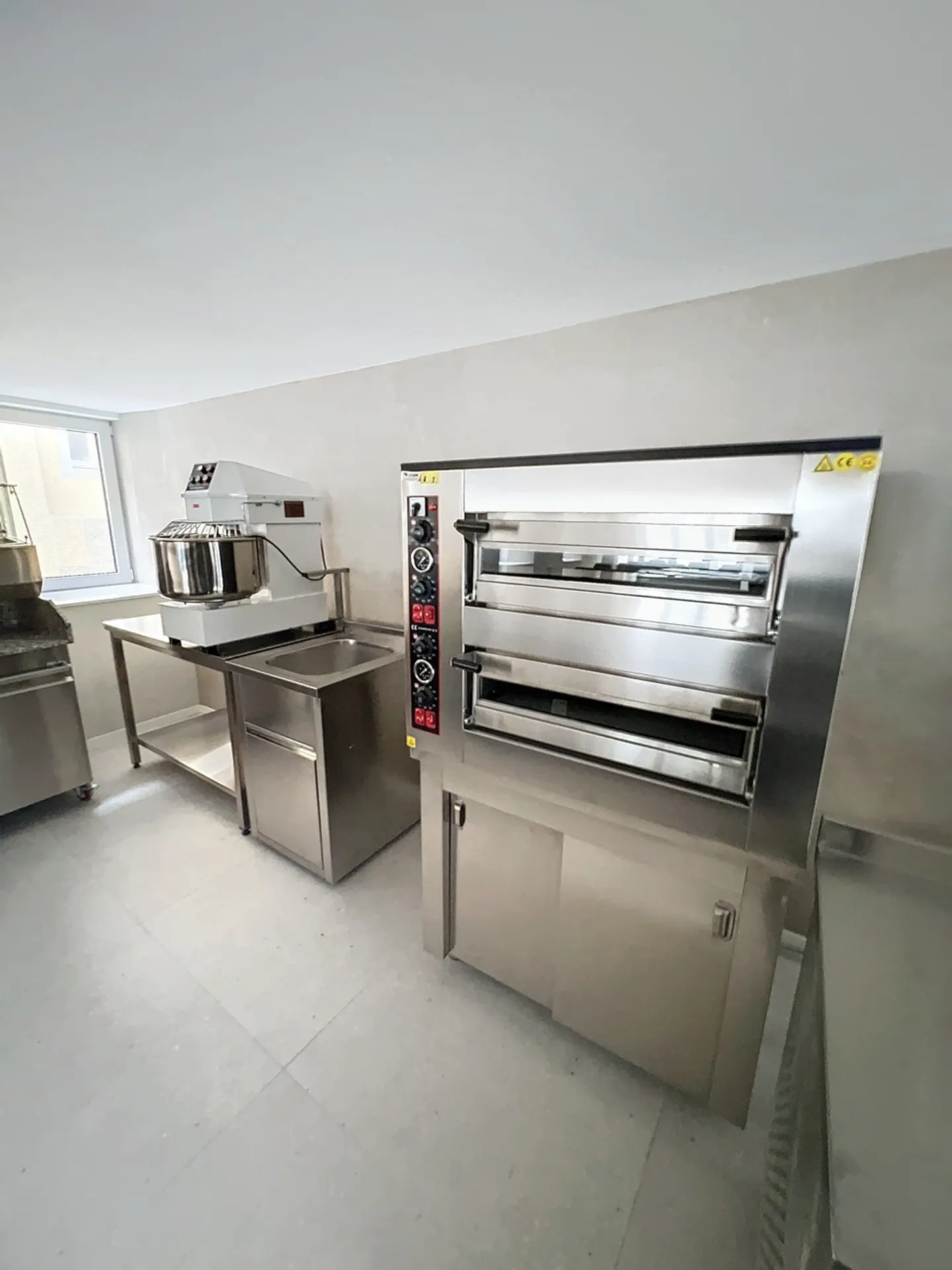 Pizzeria for rent in the center of Brassus - Photo 4 of 12