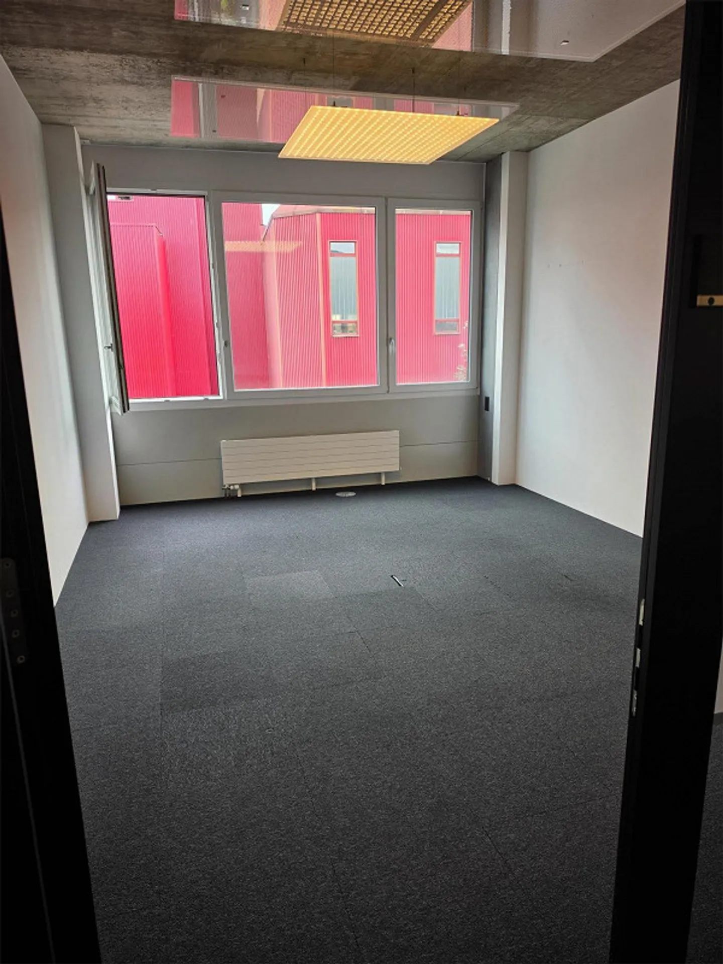 Espace de bureau et de services avec vue - Photo 7 sur 13