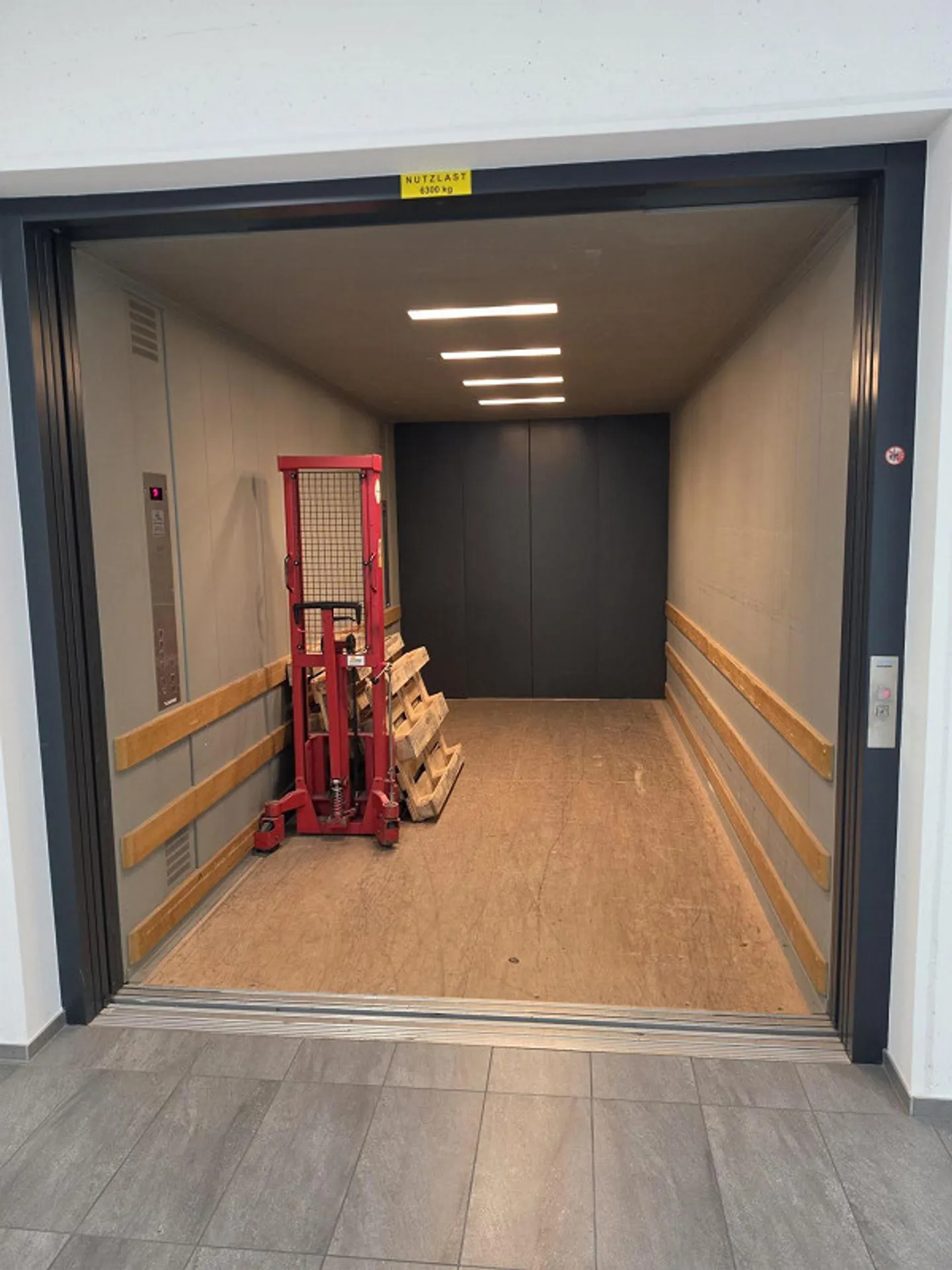 Espace de bureau et de services avec vue - Photo 12 sur 13