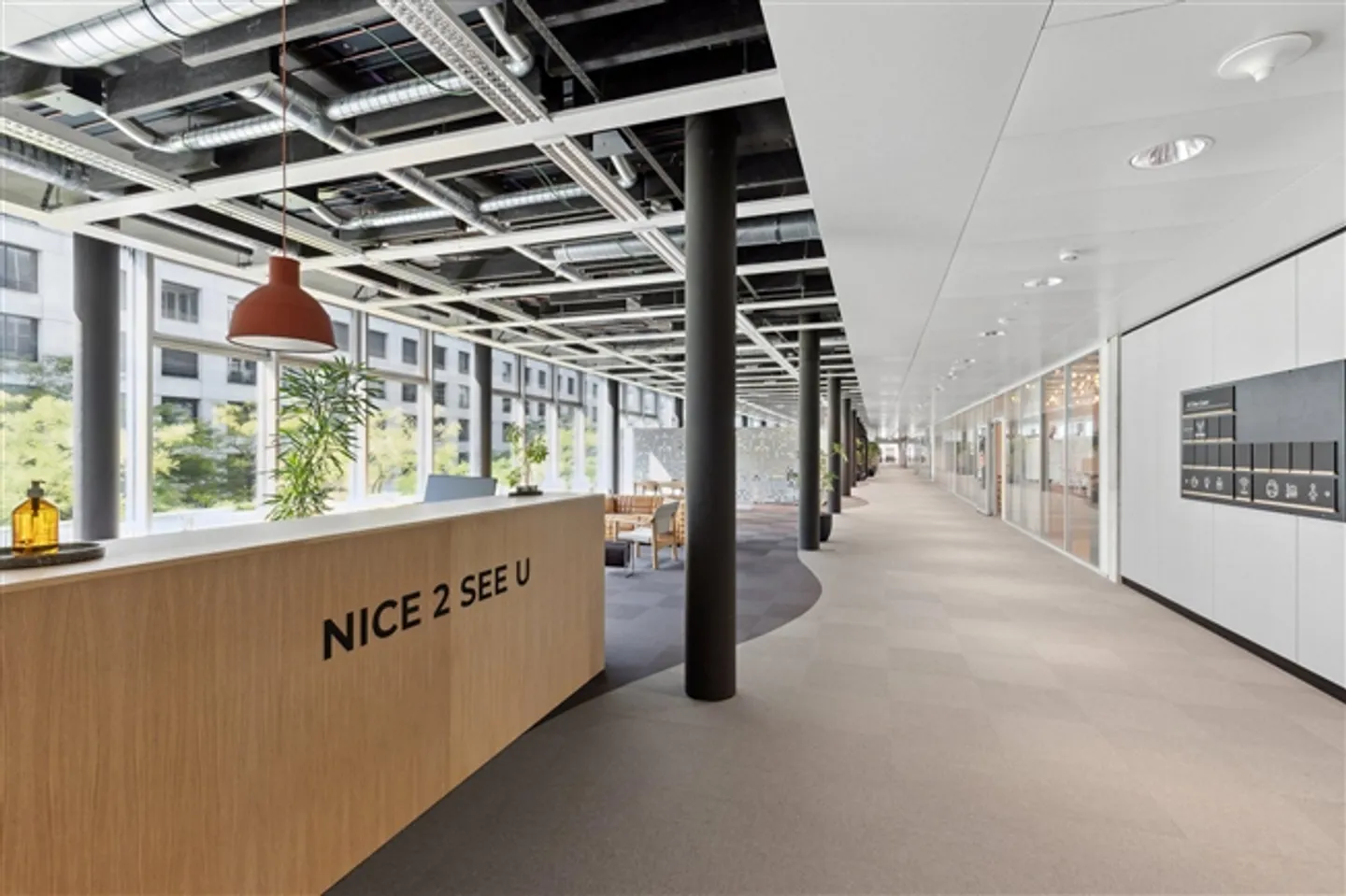 Your new office directly at Oerlikon train station – Flexible & modern office space in FlexOffice Zurich Dino - Photo 1 of 11
