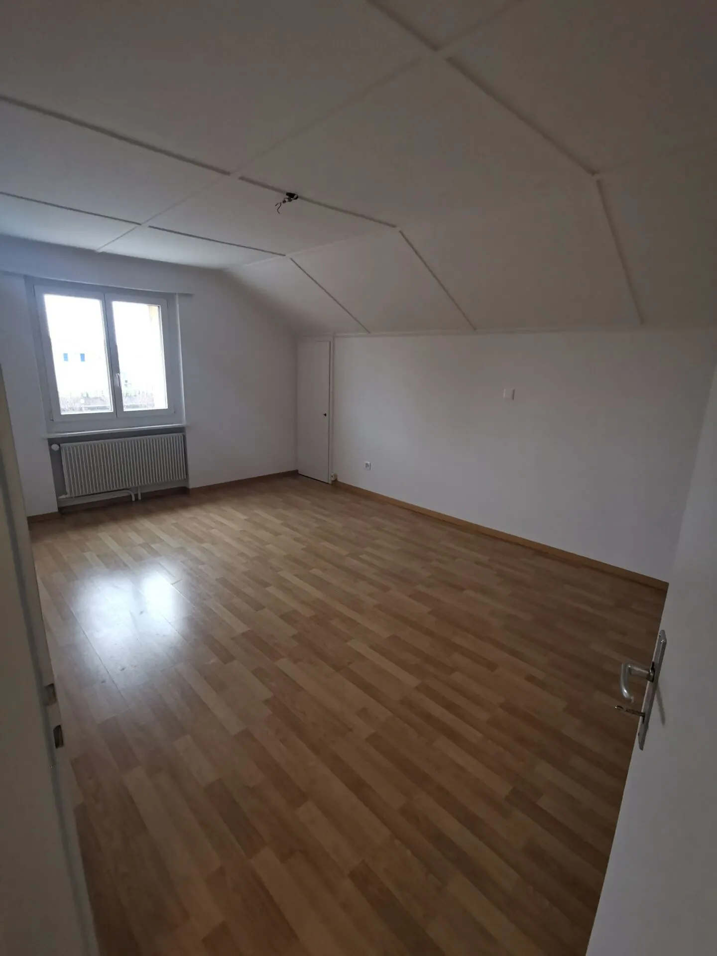 Appartamento mansardato di 2,5 locali in affitto a Lengnau - Foto 3 di 5