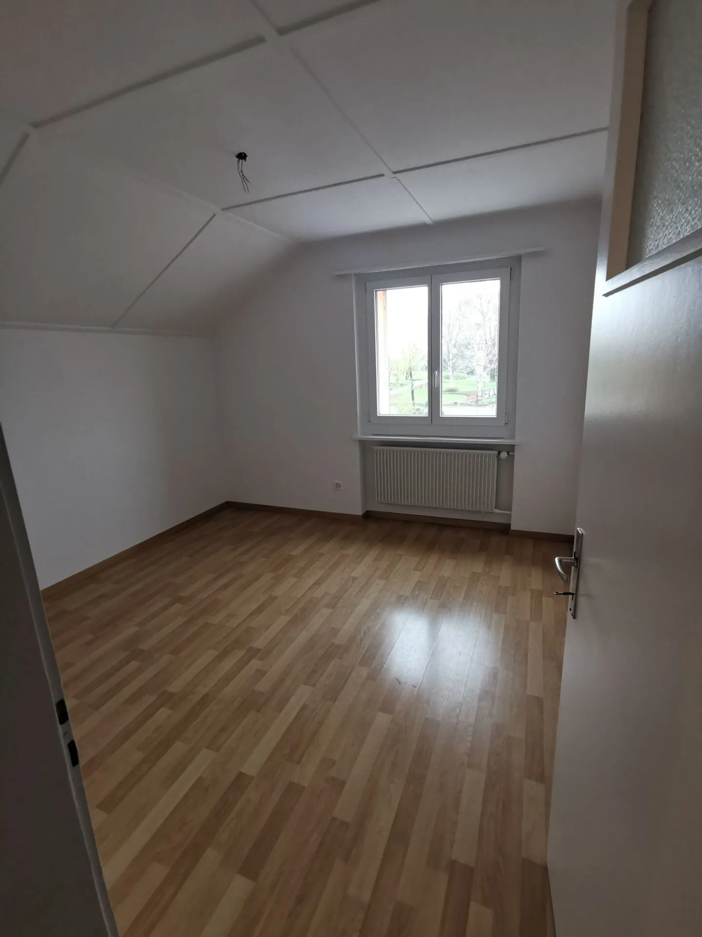 Appartamento mansardato di 2,5 locali in affitto a Lengnau - Foto 4 di 5