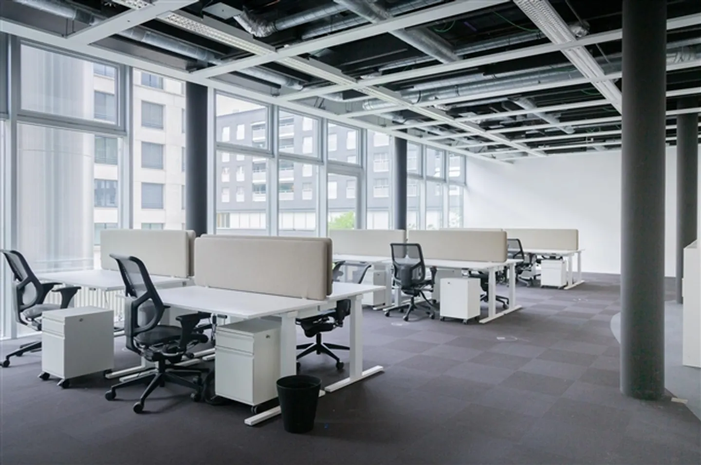 Your new office directly at Oerlikon train station – Flexible & modern office space in FlexOffice Zurich Dino - Photo 4 of 11