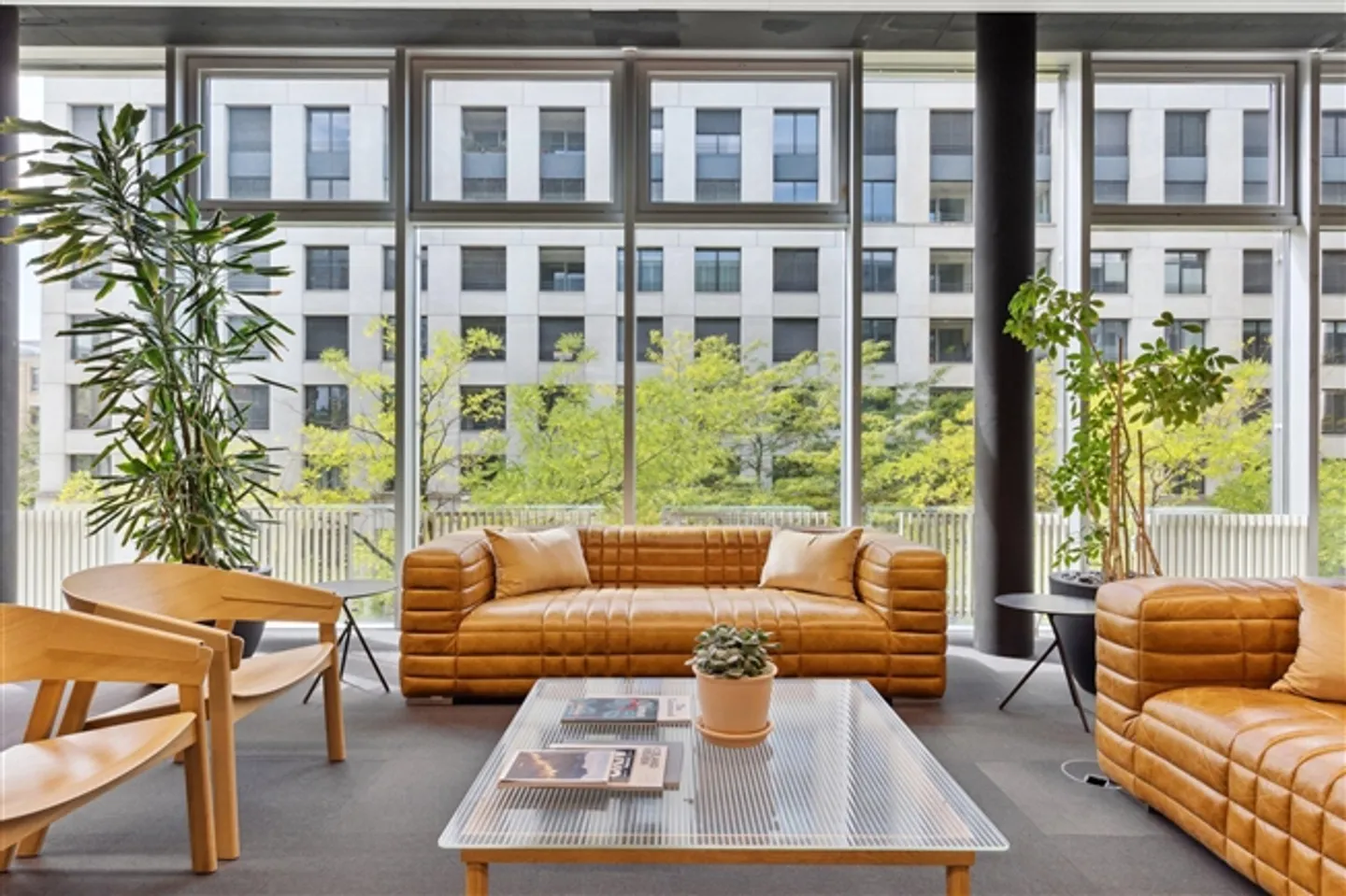 Your new office directly at Oerlikon train station – Flexible & modern office space in FlexOffice Zurich Dino - Photo 5 of 11