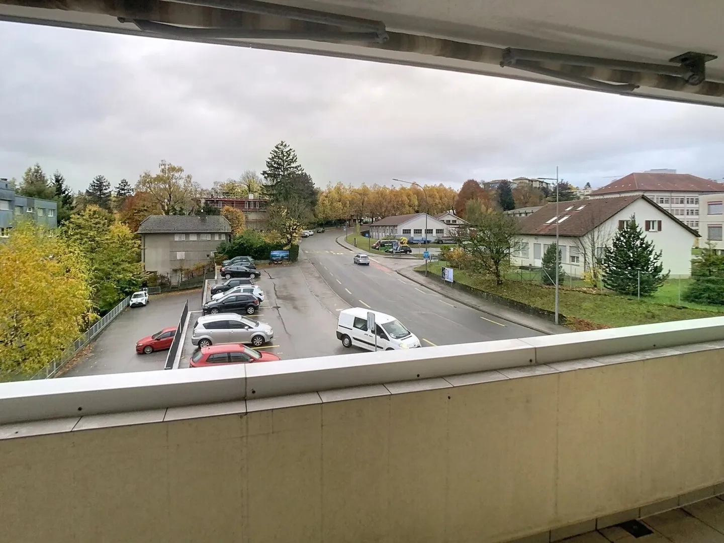 SPACIOUS ACCOMMODATION IN A GOOD LOCATION - Photo 8 of 12