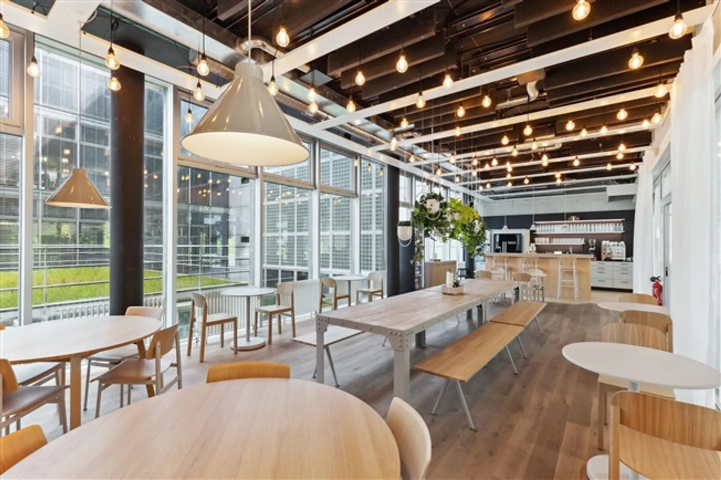 Your new office directly at Oerlikon train station – Flexible & modern office space in FlexOffice Zurich Dino - Photo 6 of 11