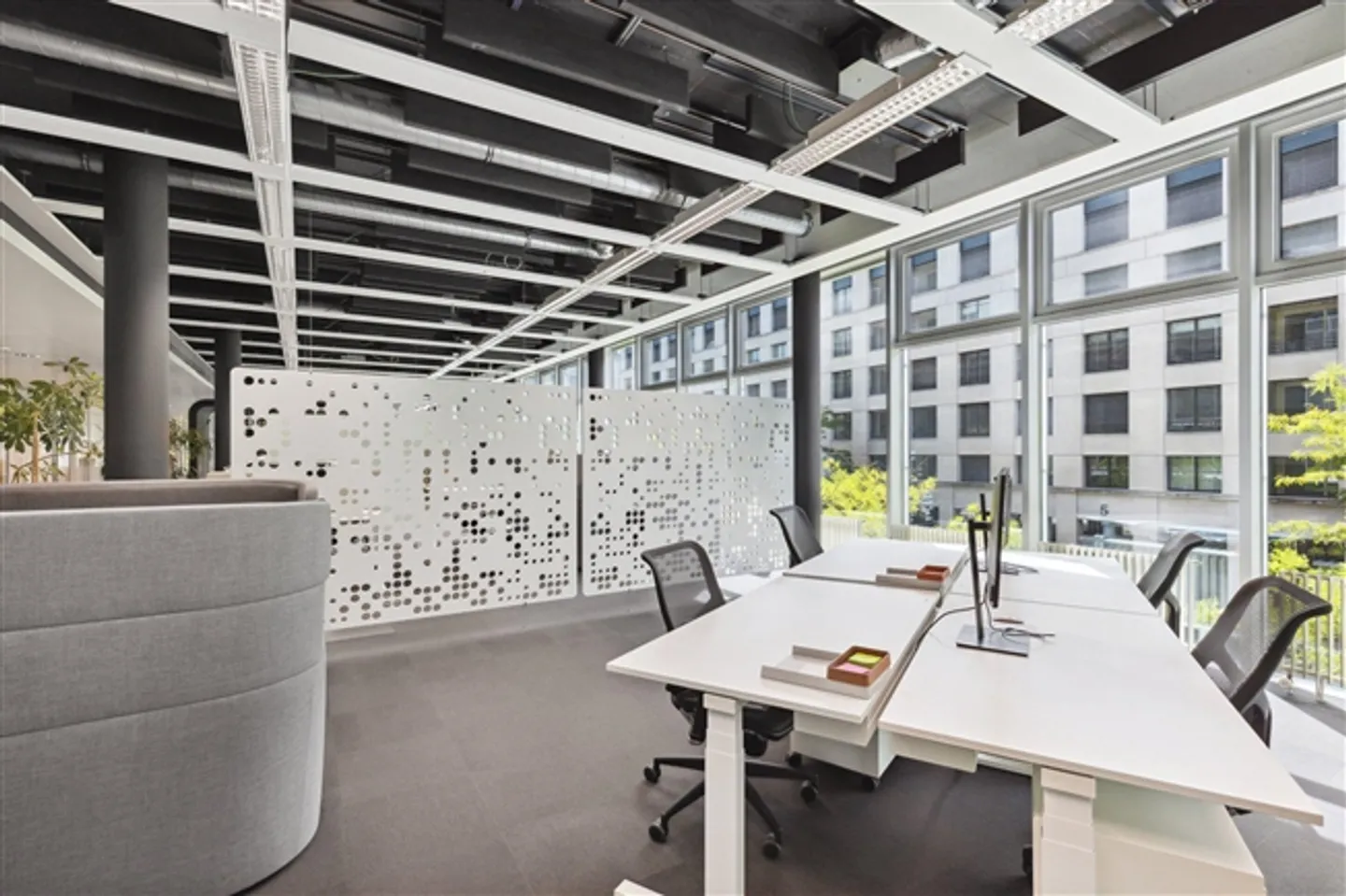 Your new office directly at Oerlikon train station – Flexible & modern office space in FlexOffice Zurich Dino - Photo 7 of 11