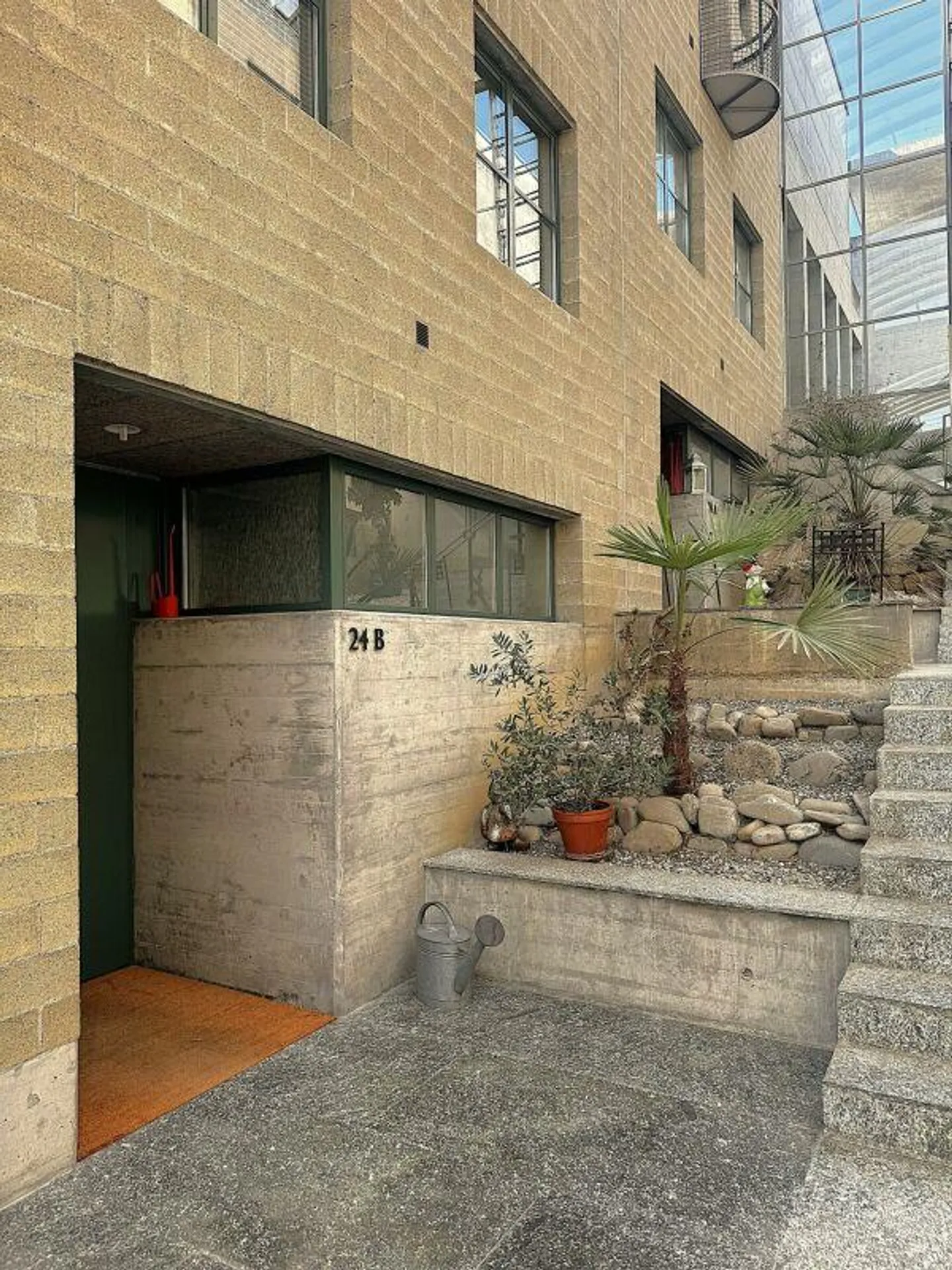 Zeitlose Architektur trifft auf überraschende Wohnqualität - Photo 7 sur 28