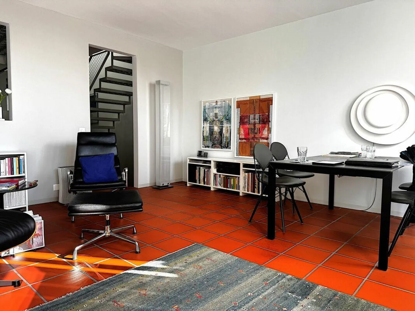 Zeitlose Architektur trifft auf überraschende Wohnqualität - Photo 3 sur 28