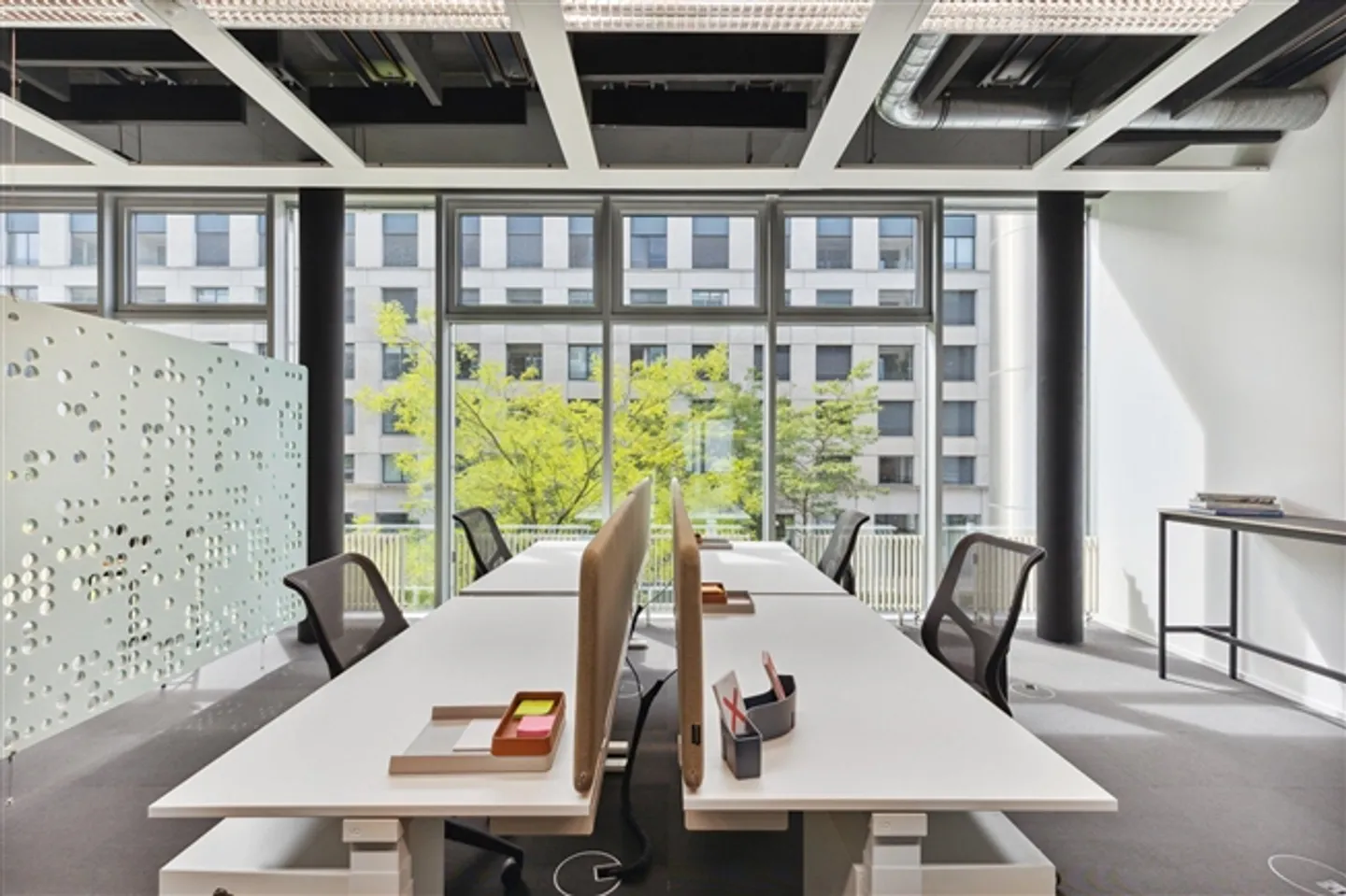 Your new office directly at Oerlikon train station – Flexible & modern office space in FlexOffice Zurich Dino - Photo 8 of 11