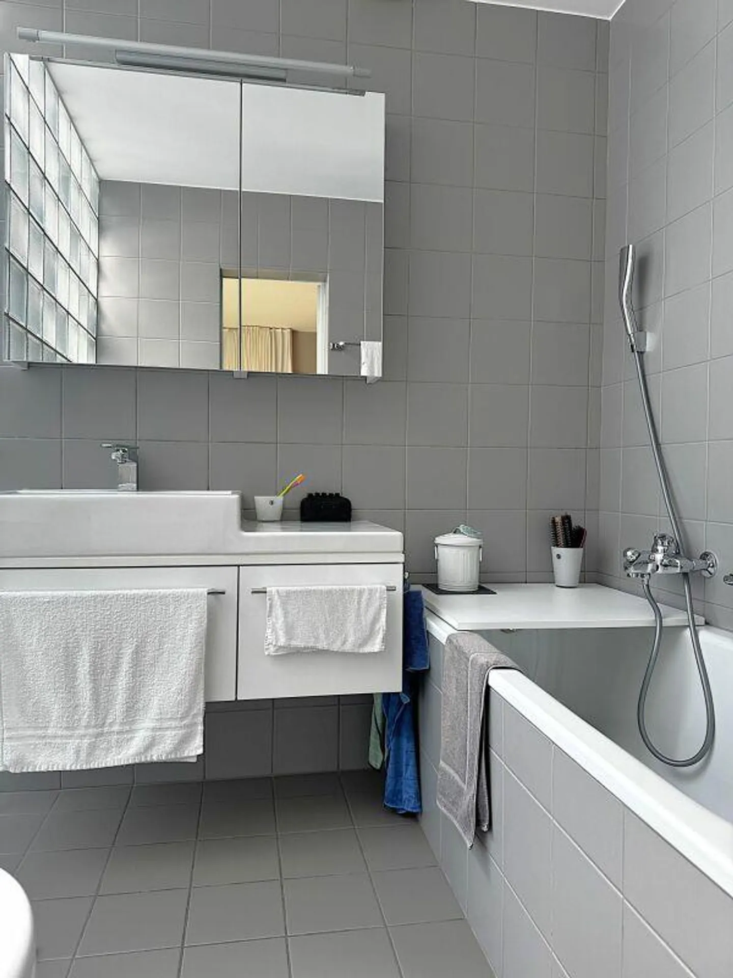 Zeitlose Architektur trifft auf überraschende Wohnqualität - Photo 21 sur 28