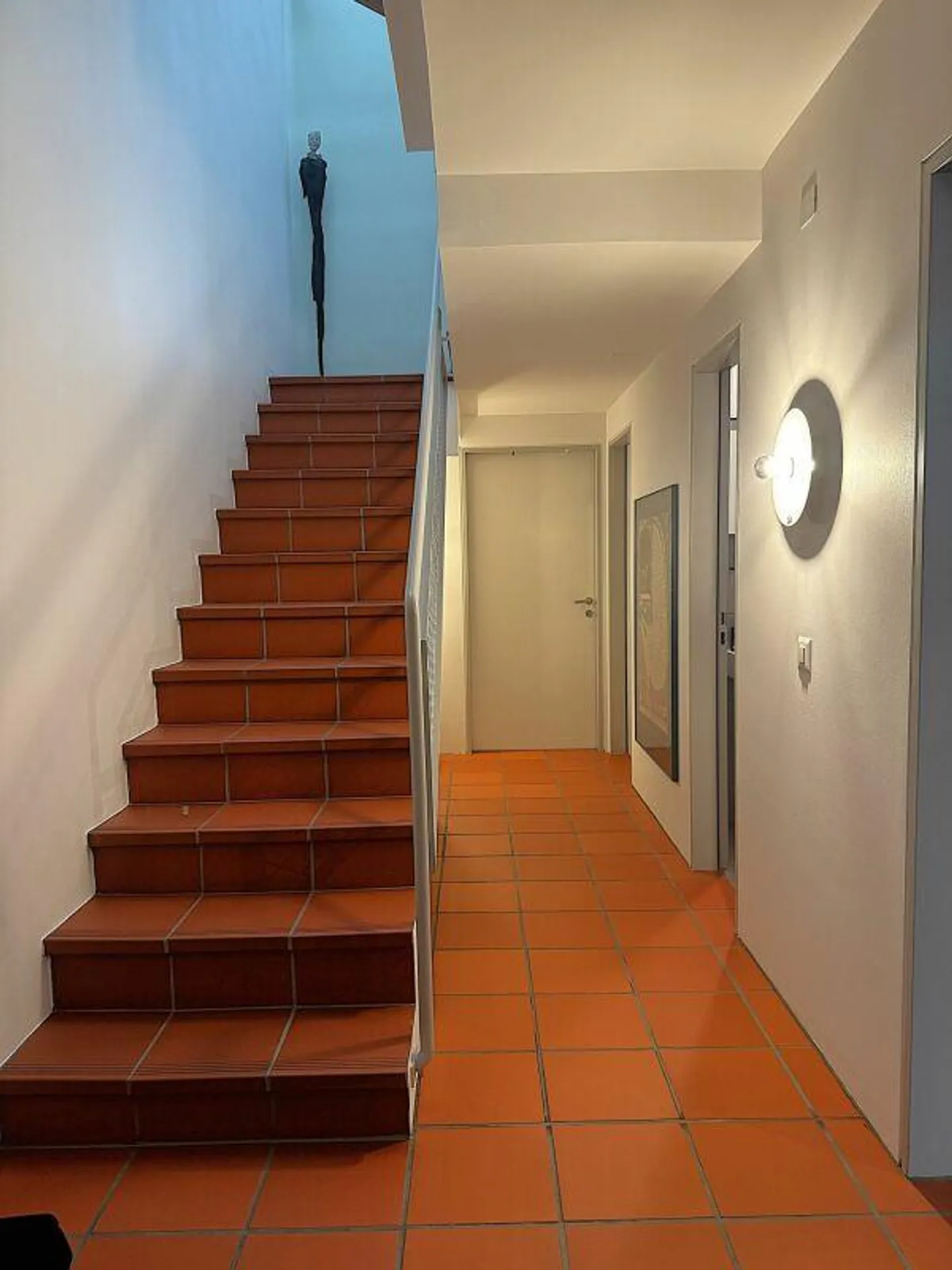 Zeitlose Architektur trifft auf überraschende Wohnqualität - Photo 22 sur 28