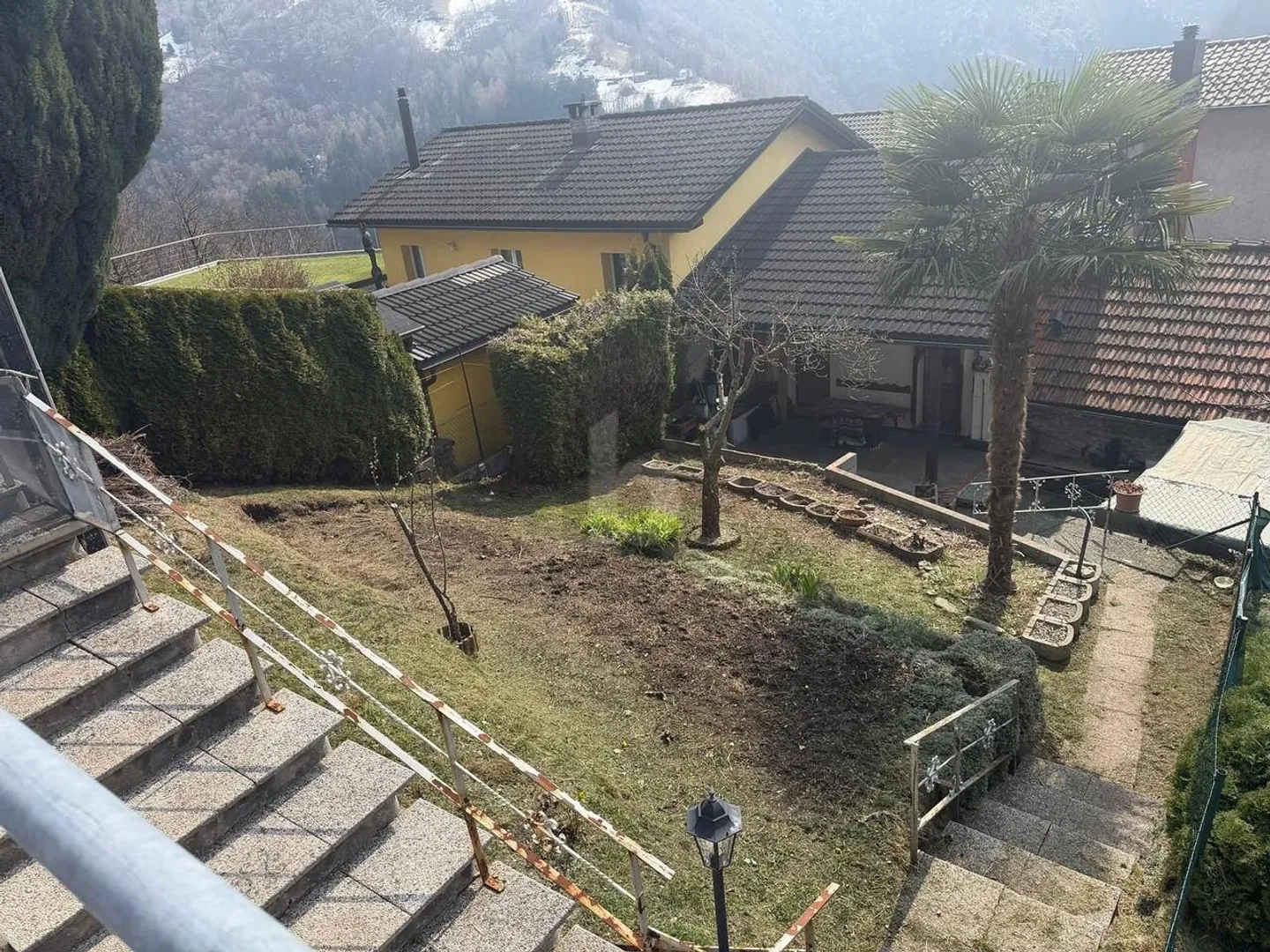 Einladendes Haus mit Garten und Veranda - Foto 1 von 6