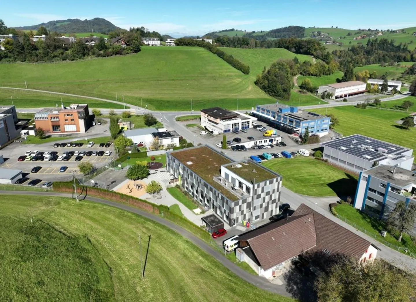 Moderne Anlageimmobilie in Zug - Foto 3 von 5