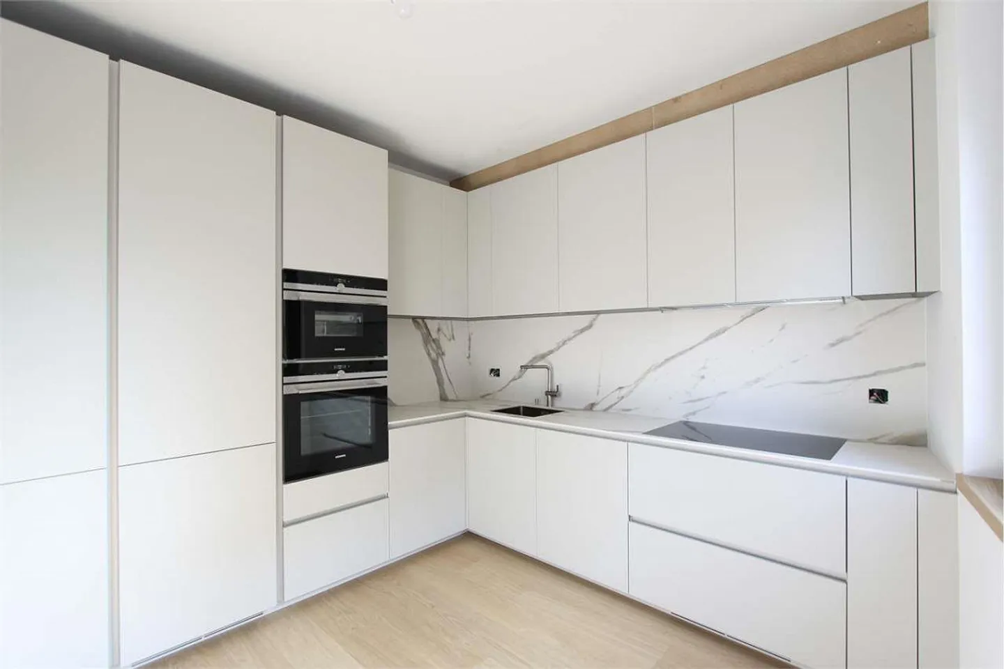 Rif2262B-Attikawohnung 5.5 Zimmer renoviert im Zentrum von Lugano - Foto 2 von 9