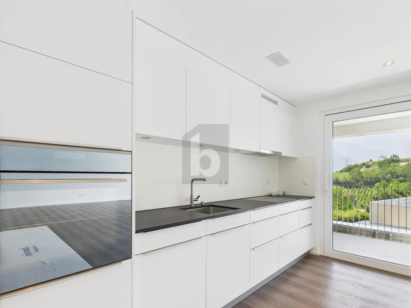 Appartamento moderno con balcone soleggiato - Foto 1 di 6