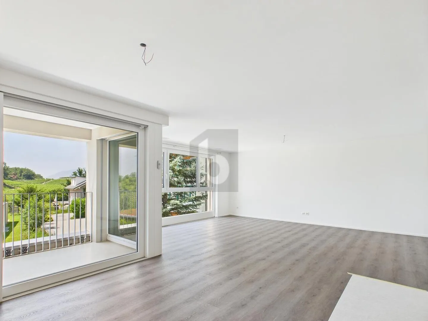 Appartamento moderno con balcone soleggiato - Foto 2 di 6