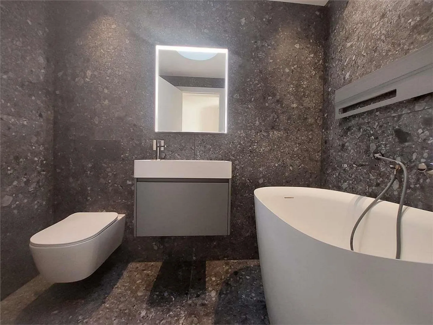 Rif2262B-Attikawohnung 5.5 Zimmer renoviert im Zentrum von Lugano - Foto 8 von 9