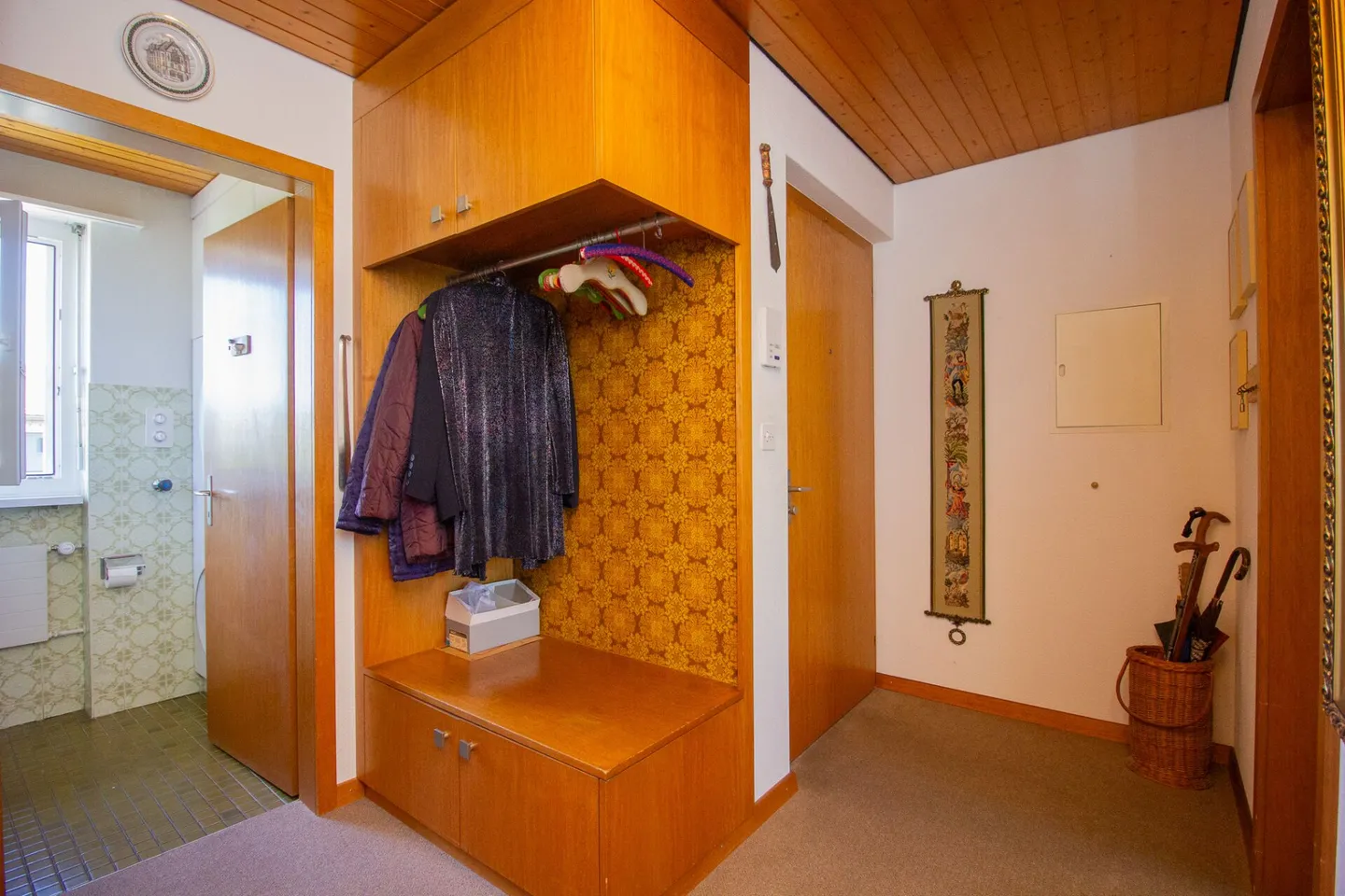 Appartement confortable de 4,5 pièces dans un emplacement calme avec salle de loisirs, garage et beaucoup de potentiel d'aménagement - Photo 4 sur 25