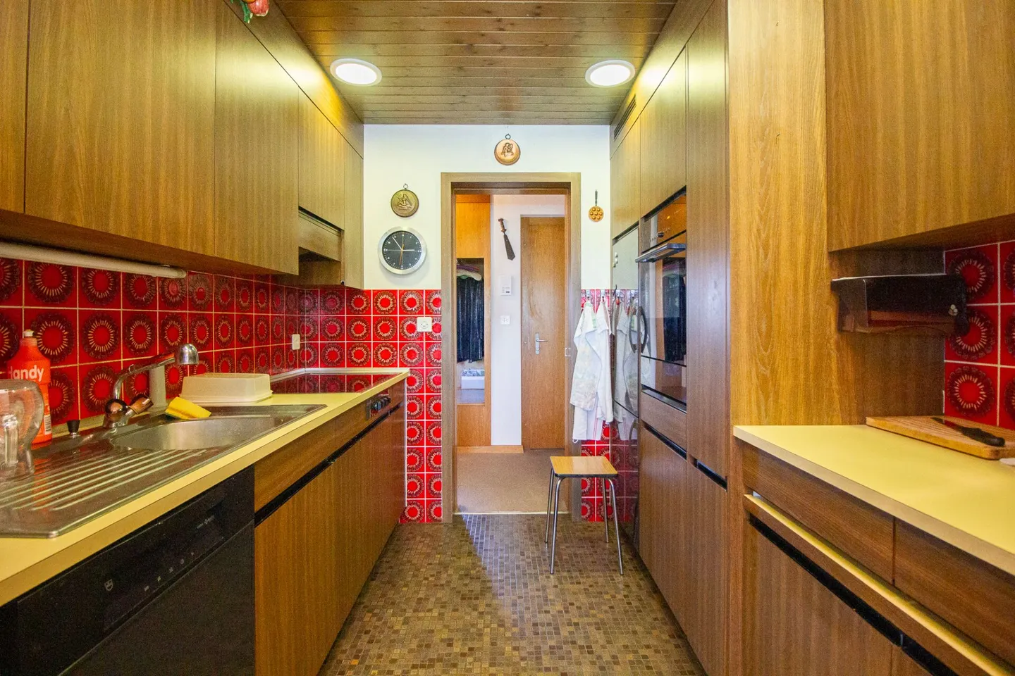 Appartement confortable de 4,5 pièces dans un emplacement calme avec salle de loisirs, garage et beaucoup de potentiel d'aménagement - Photo 5 sur 25