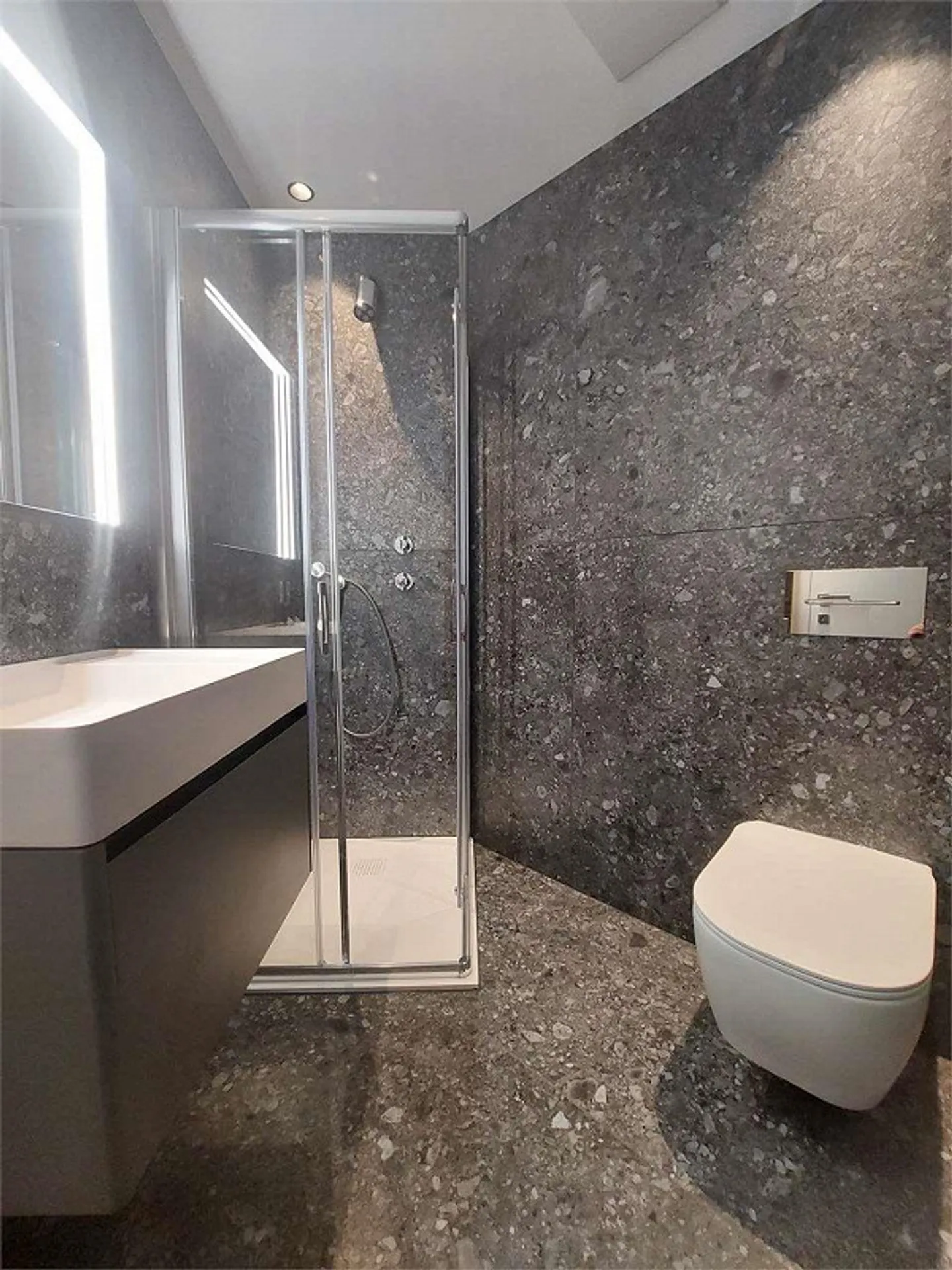 Rif2262B-Attikawohnung 5.5 Zimmer renoviert im Zentrum von Lugano - Foto 9 von 9
