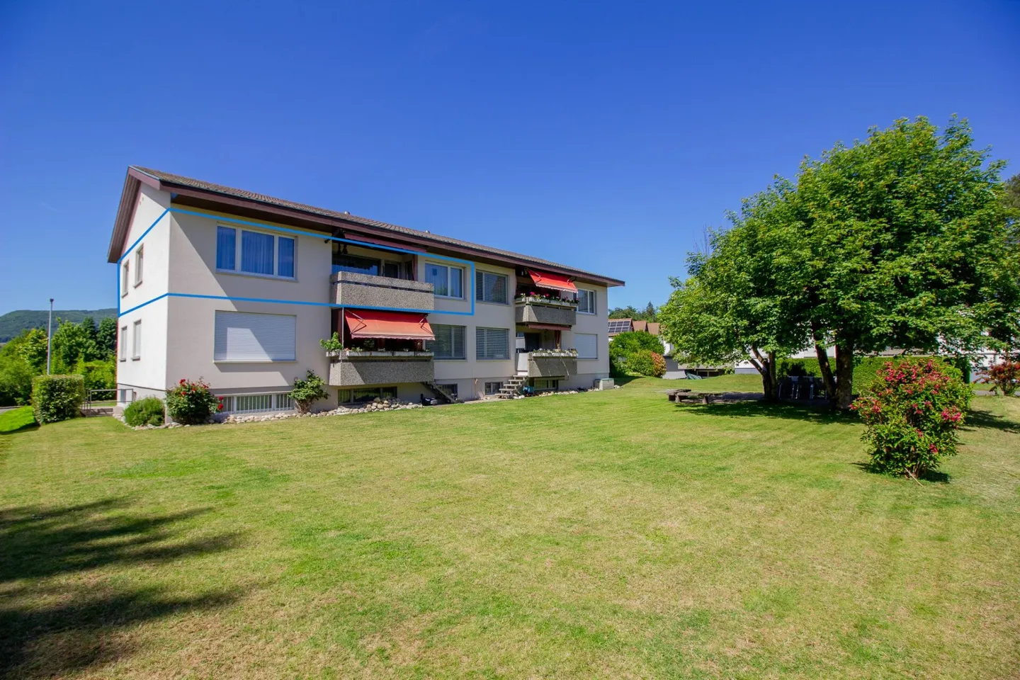 Appartement confortable de 4,5 pièces dans un emplacement calme avec salle de loisirs, garage et beaucoup de potentiel d'aménagement - Photo 2 sur 25