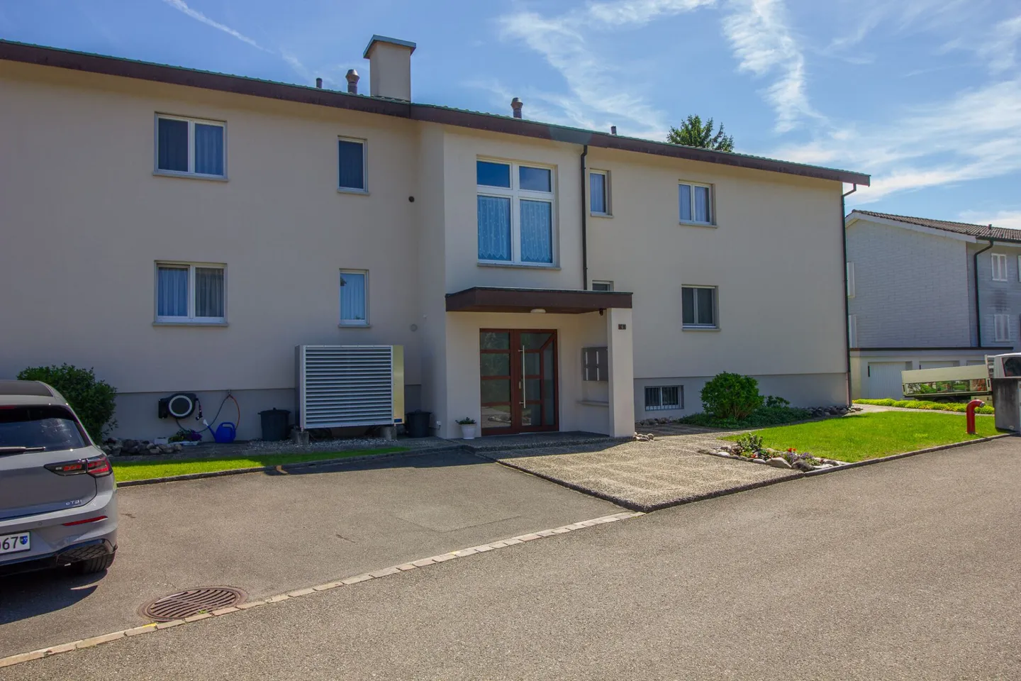 Appartement confortable de 4,5 pièces dans un emplacement calme avec salle de loisirs, garage et beaucoup de potentiel d'aménagement - Photo 3 sur 25