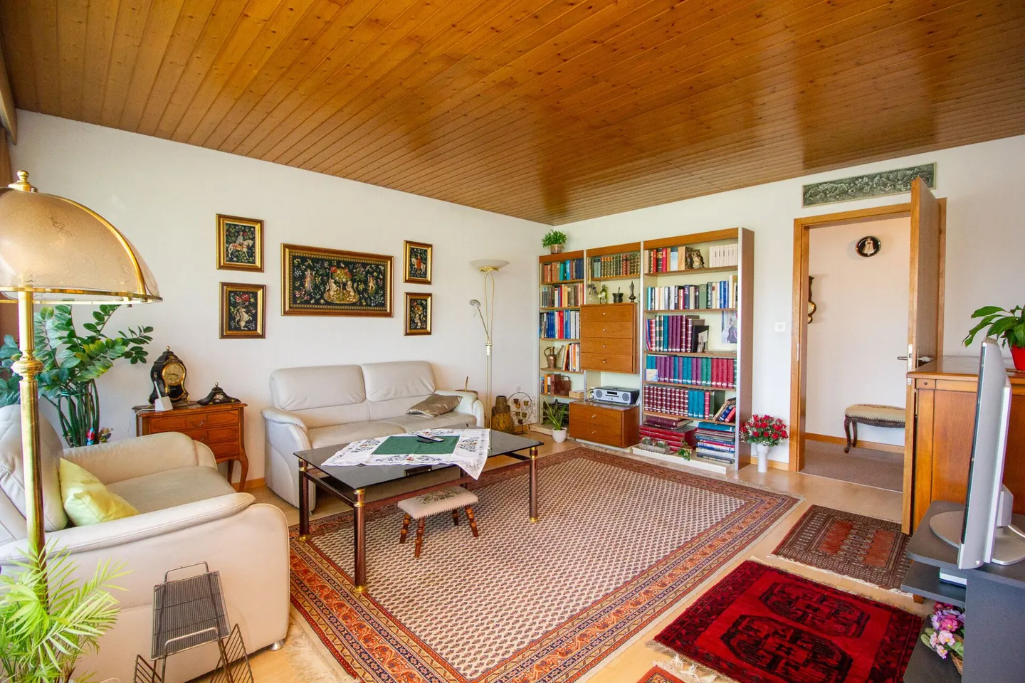 Appartement confortable de 4,5 pièces dans un emplacement calme avec salle de loisirs, garage et beaucoup de potentiel d'aménagement - Photo 11 sur 25