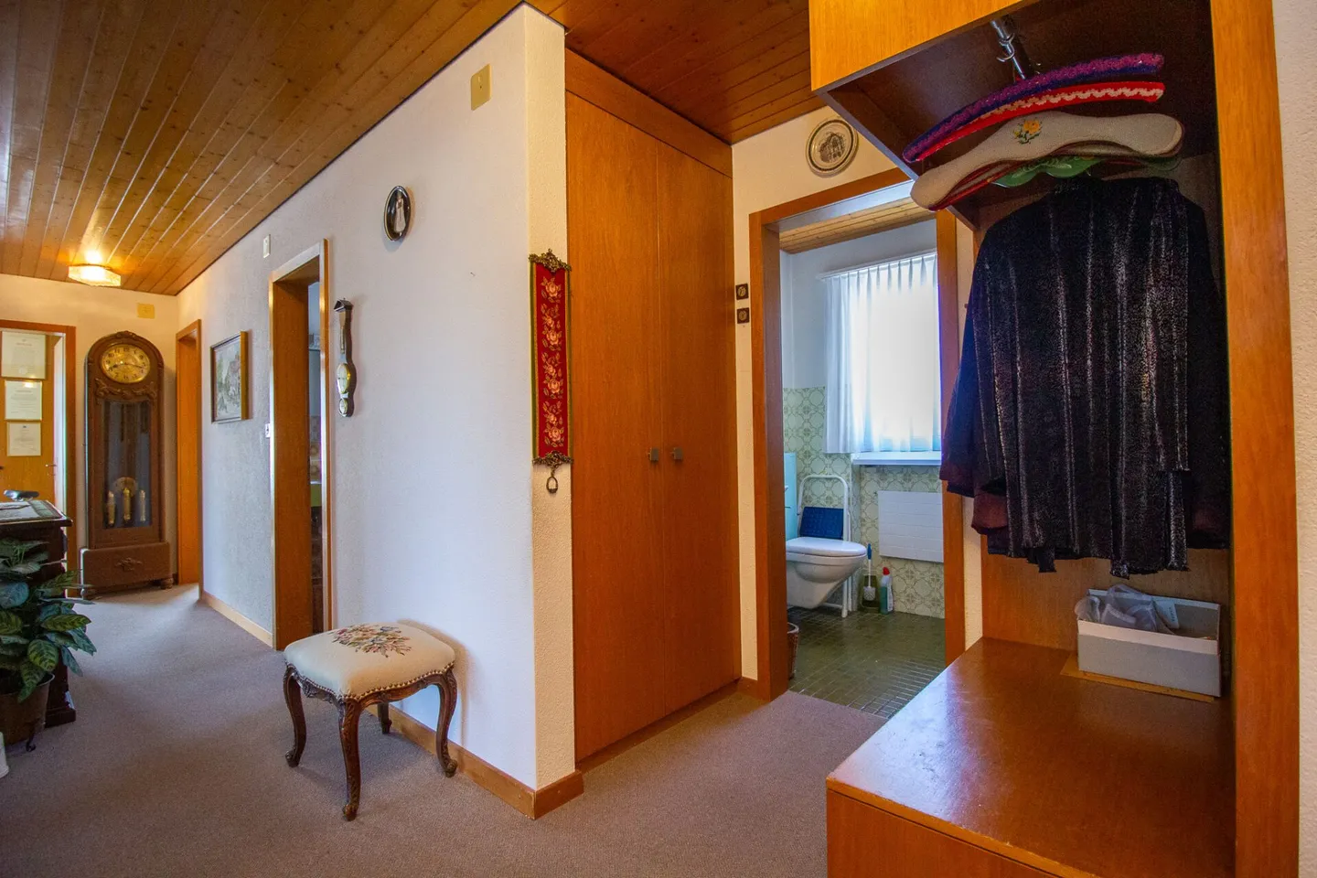 Appartement confortable de 4,5 pièces dans un emplacement calme avec salle de loisirs, garage et beaucoup de potentiel d'aménagement - Photo 13 sur 25