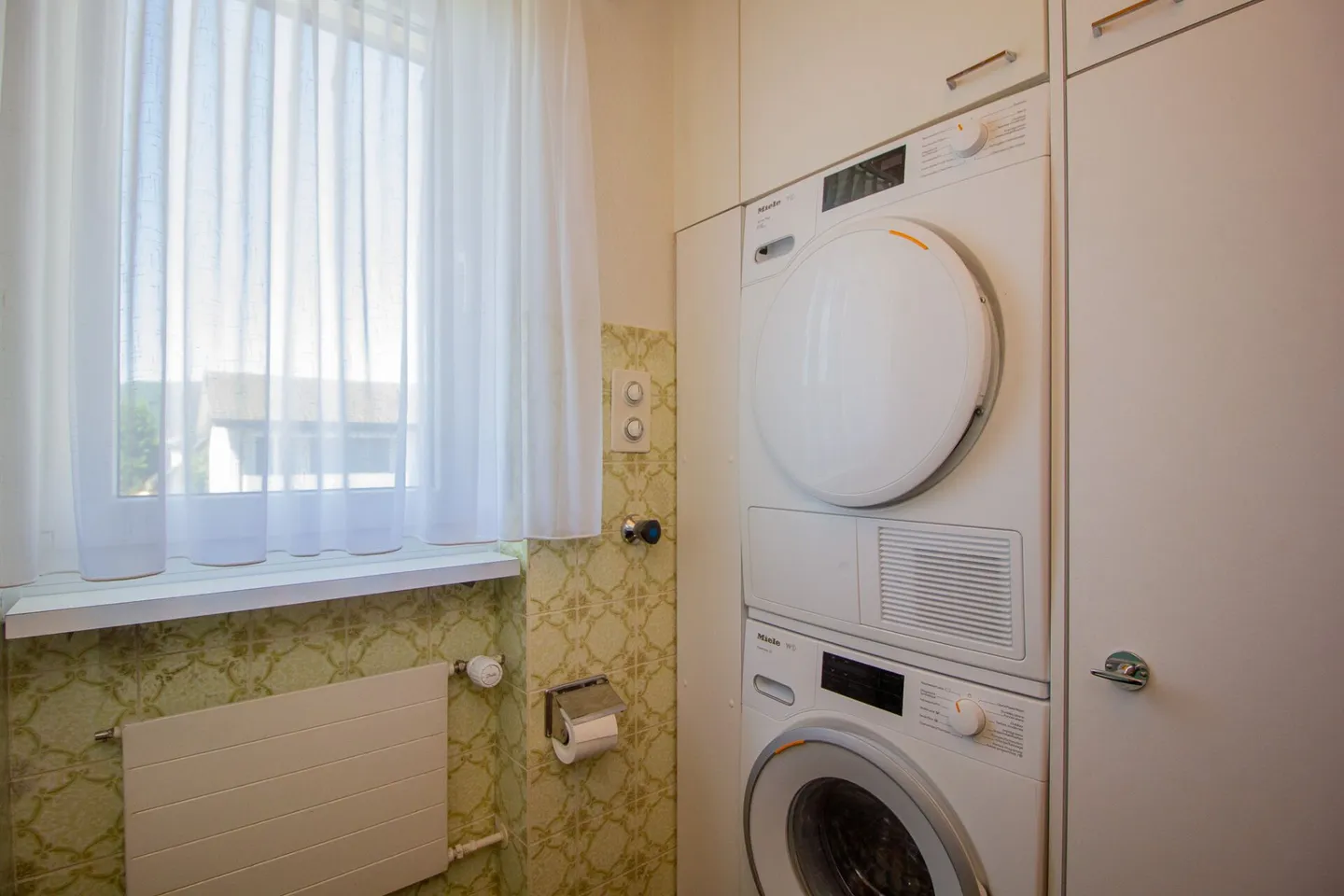 Appartement confortable de 4,5 pièces dans un emplacement calme avec salle de loisirs, garage et beaucoup de potentiel d'aménagement - Photo 15 sur 25